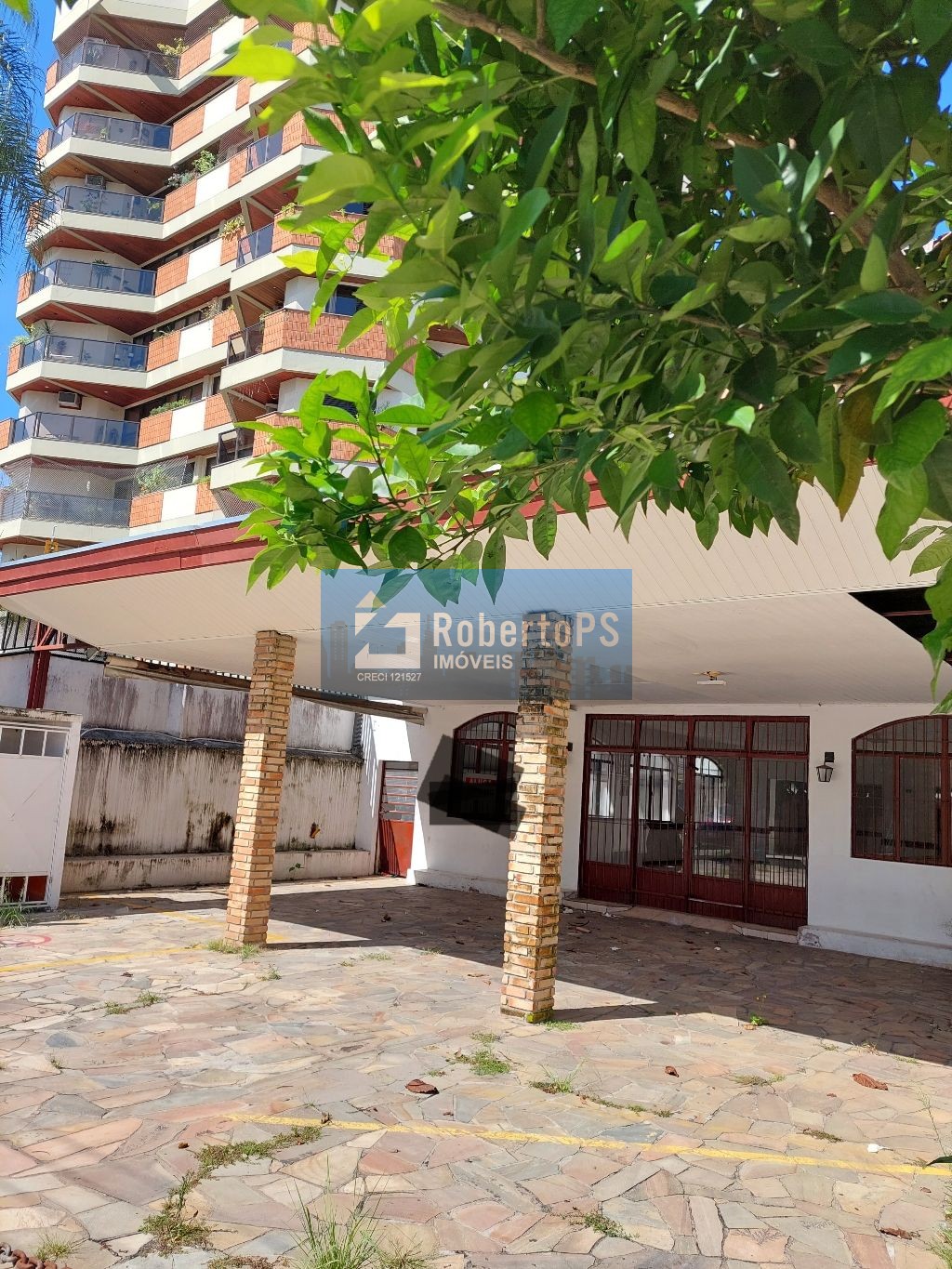 Aluga ou vende-se excelente casa térrea para fins comercial ou residencial muito bem localizada na Vila Adyanna