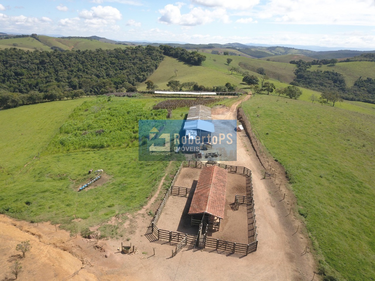 Fazenda de luxo à venda em serranos-mg: 3 quartos, 1 sala, 8
