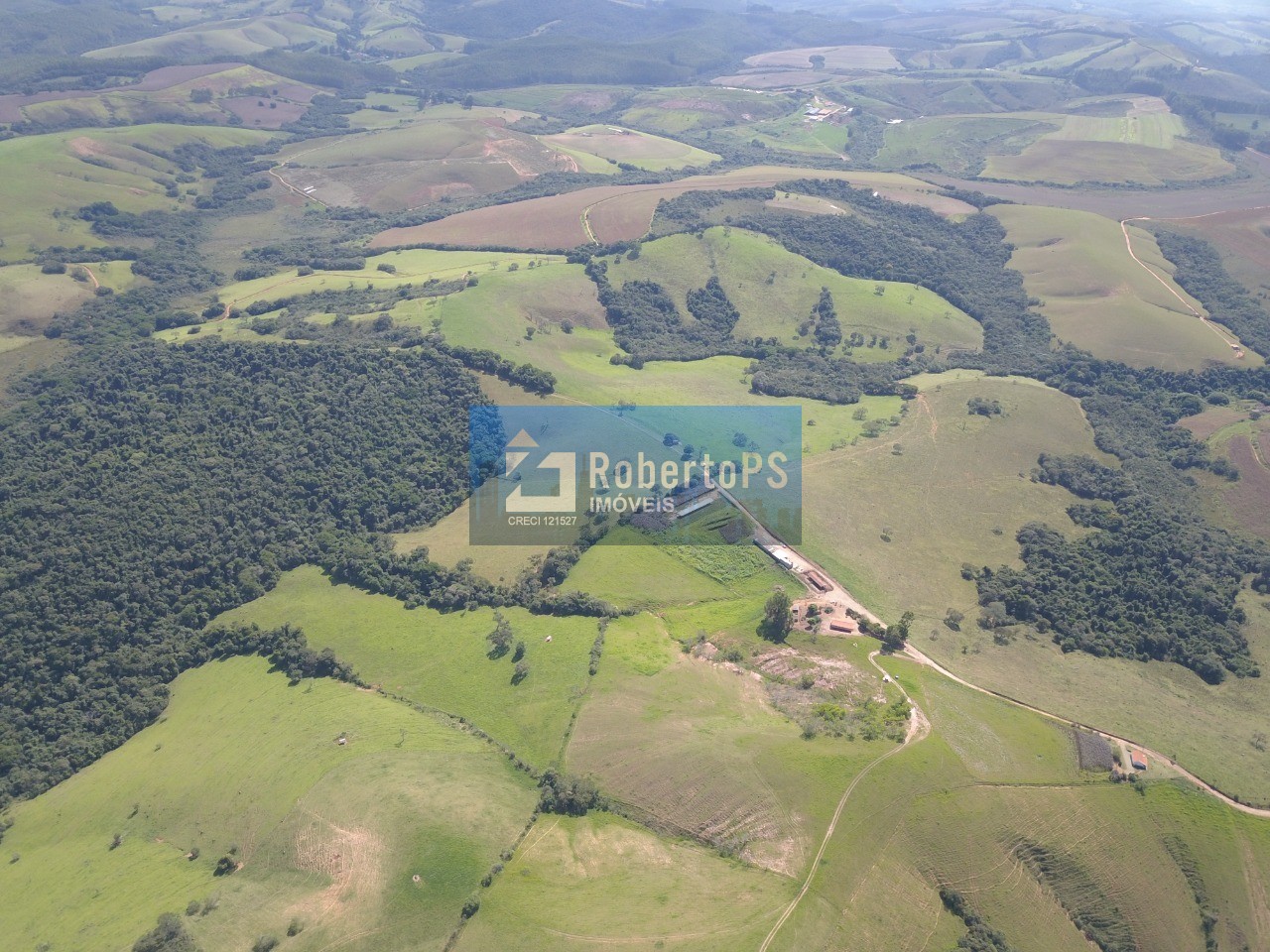 Fazenda de luxo à venda em serranos-mg: 3 quartos, 1 sala, 8