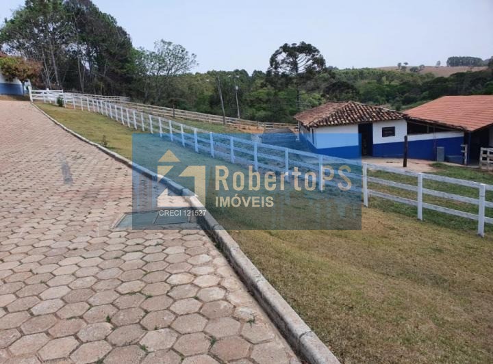 Fazenda de 242 hectares no centro de cruzília-mg, com 8 banh
