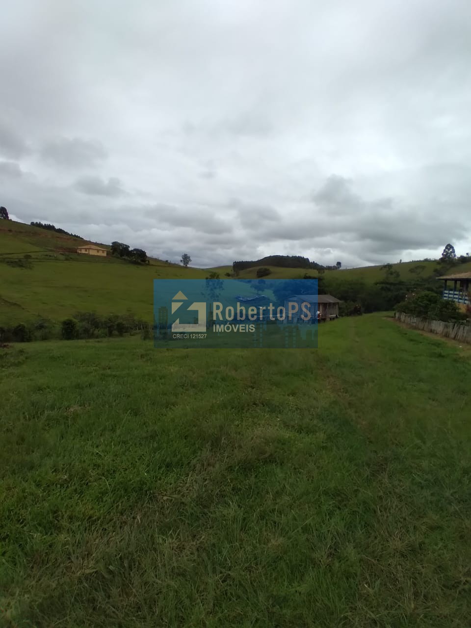 Vende-se fazenda roseta a 11 km do asfalto possui casa sede 