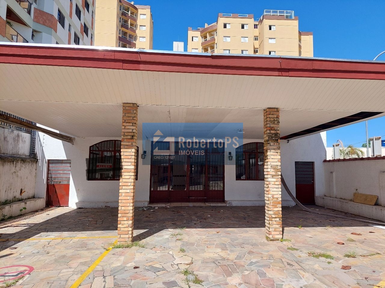 Aluga ou vende-se excelente casa térrea para fins comercial ou residencial muito bem localizada na Vila Adyanna