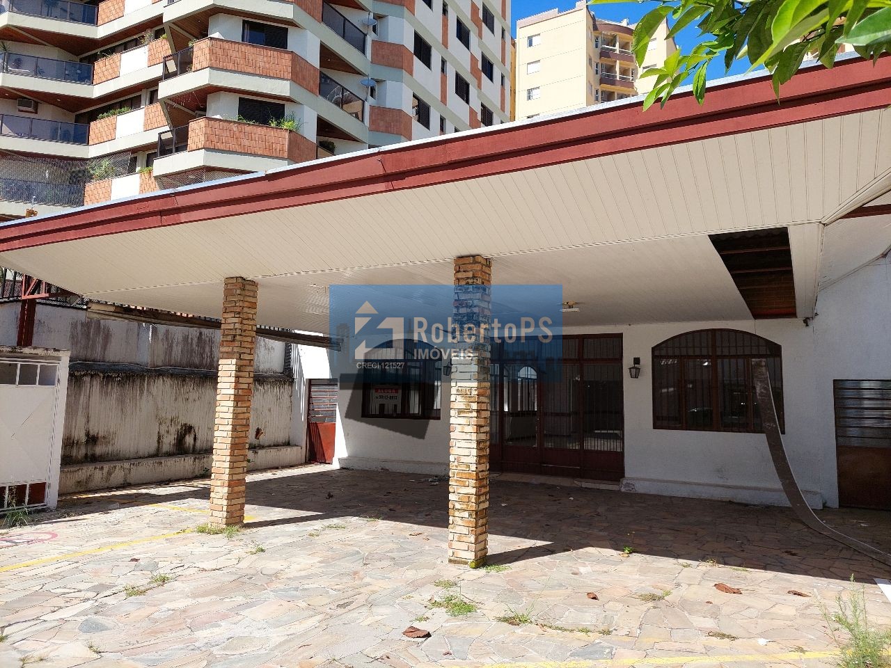 Aluga ou vende-se excelente casa térrea para fins comercial ou residencial muito bem localizada na Vila Adyanna