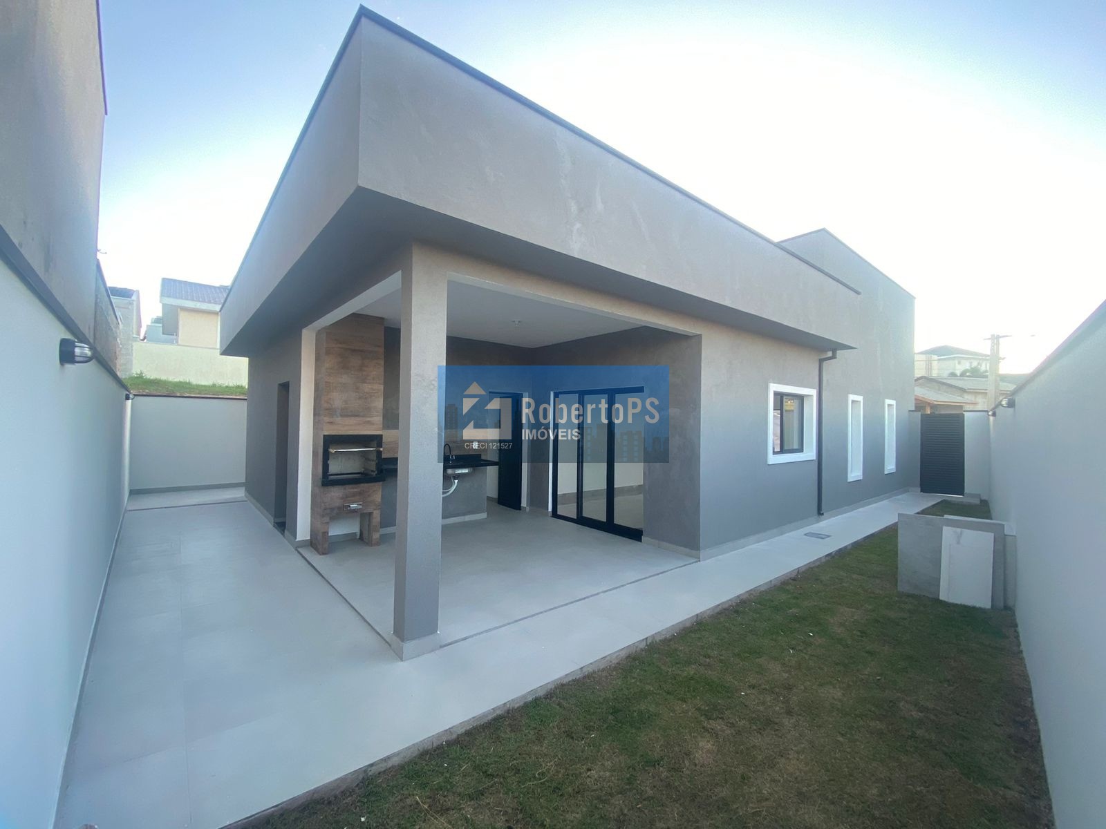 Casa linda com 3 dormitórios em Condomínio em Santana.