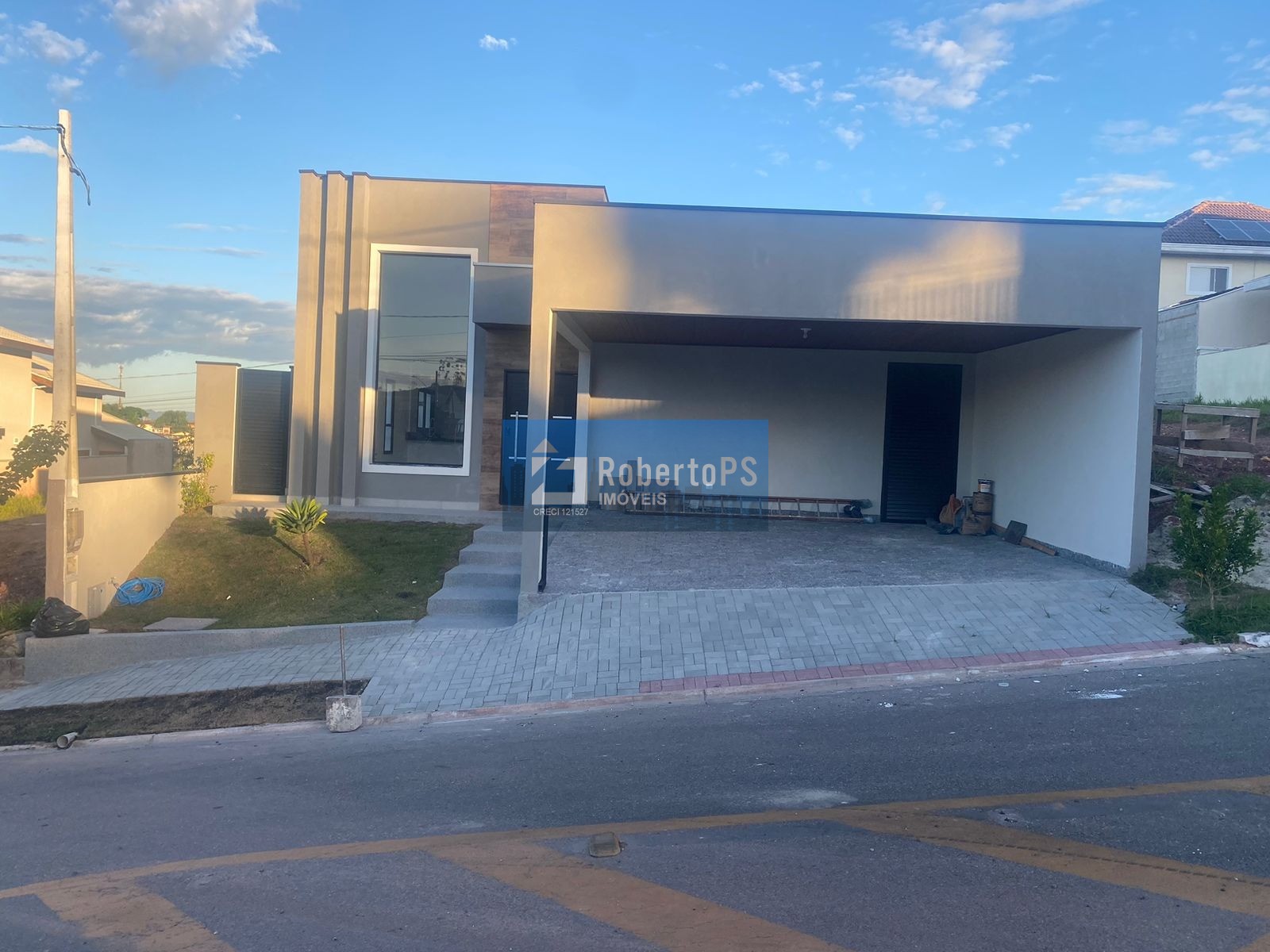 Casa linda com 3 dormitórios em Condomínio em Santana.