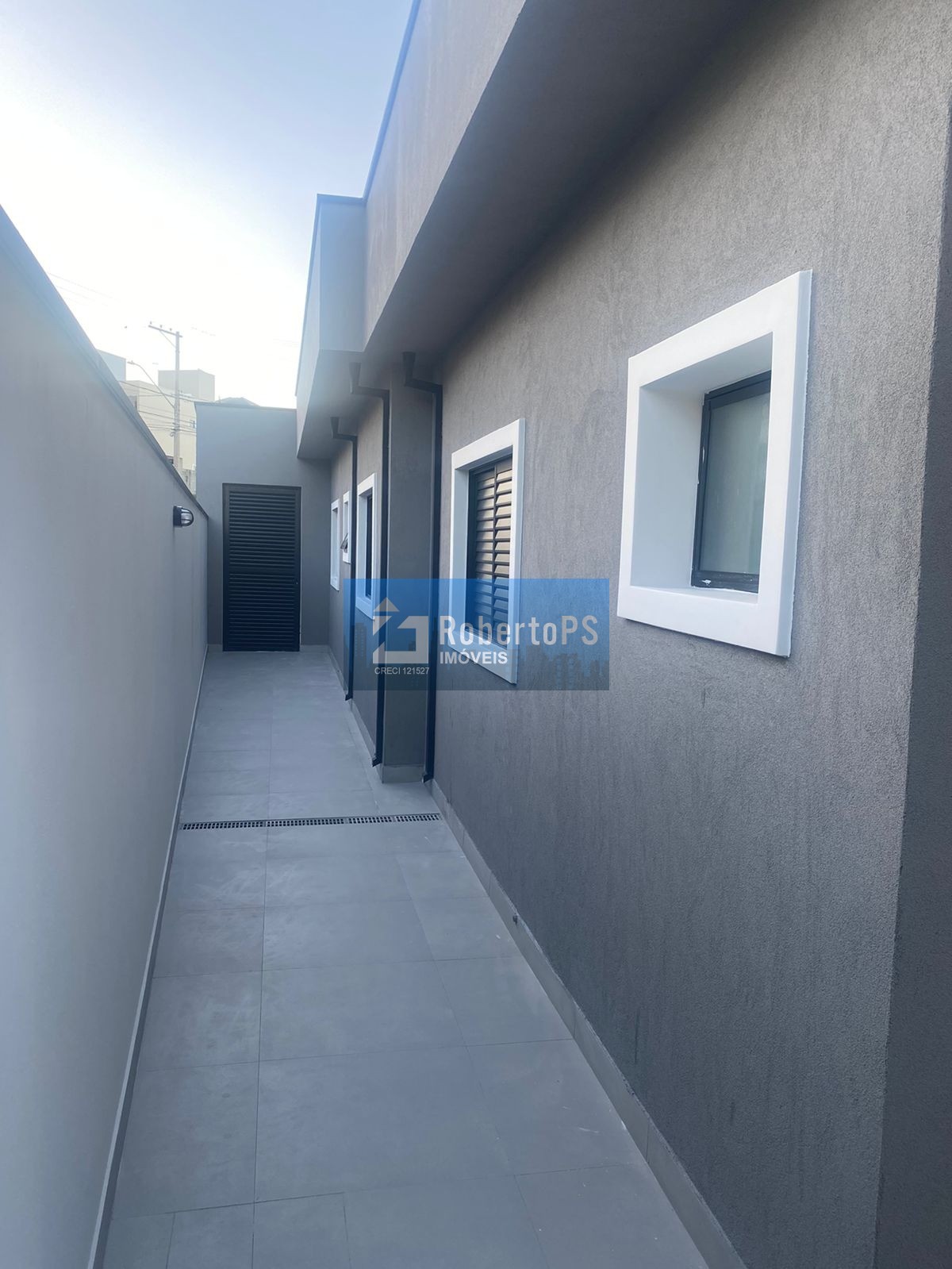 Casa linda com 3 dormitórios em Condomínio em Santana.