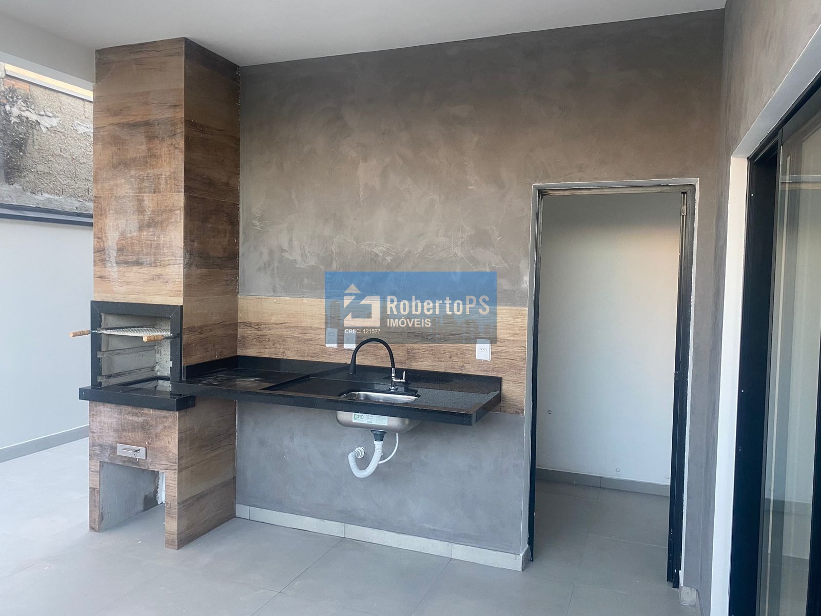 Casa linda com 3 dormitórios em Condomínio em Santana.