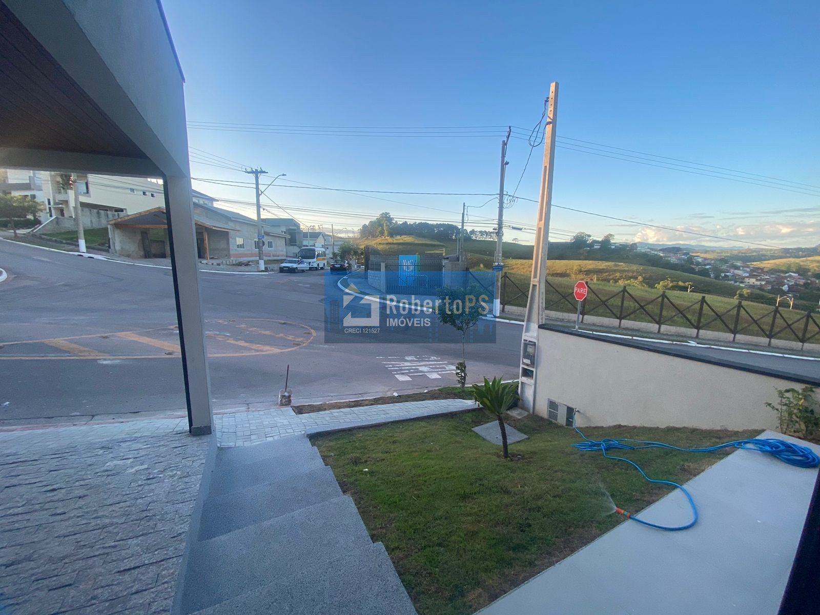 Casa linda com 3 dormitórios em Condomínio em Santana.