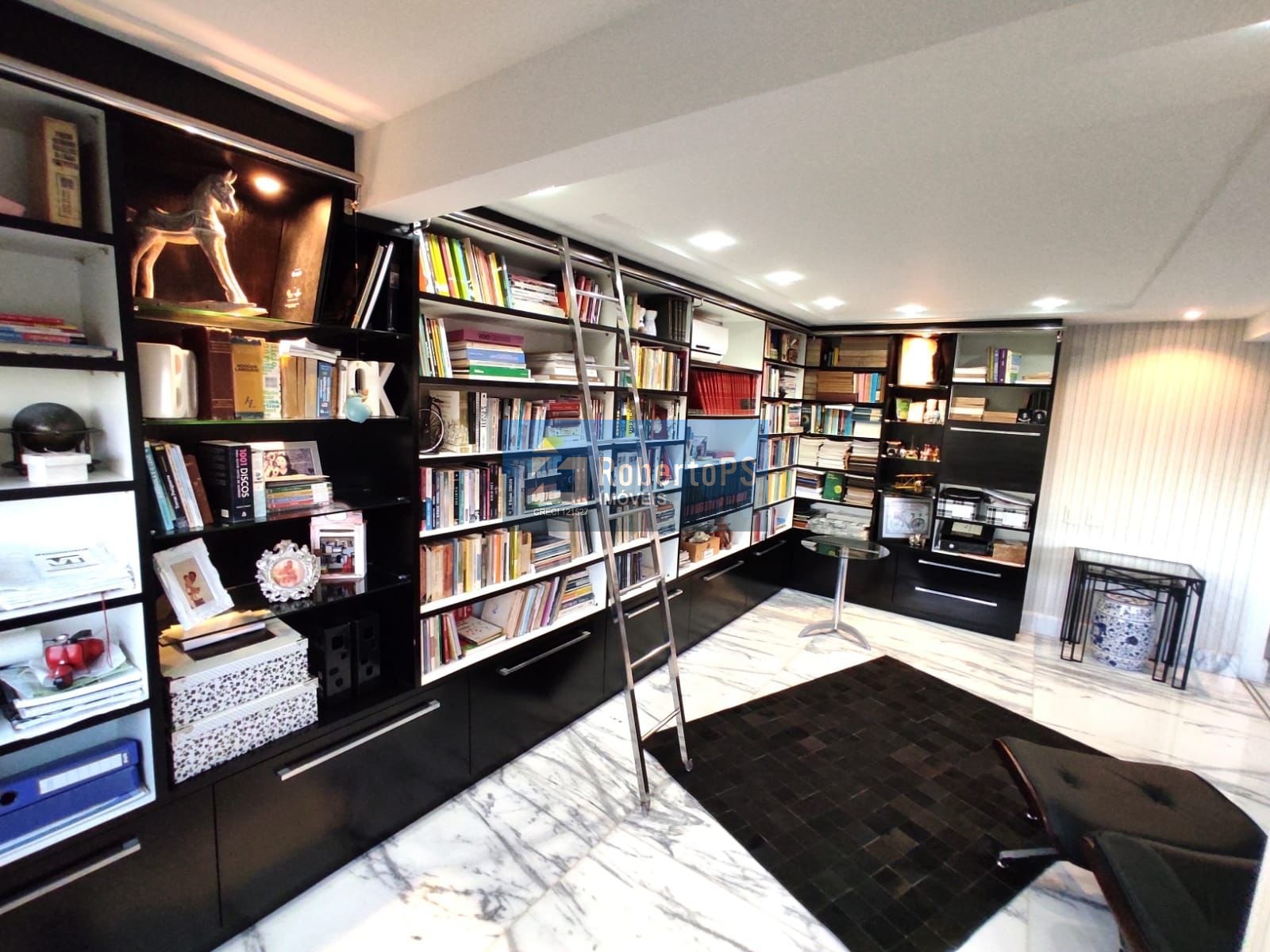 Apartamento lindíssimo em Natal vendido todo mobiliado e com planejados. Apartamento é 1 por andar.