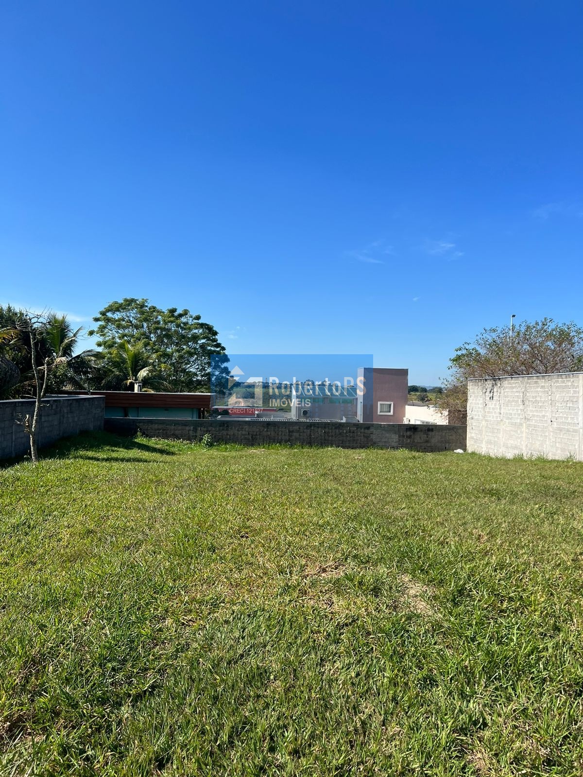 Terreno com linda vista em condomínio em jacareí.