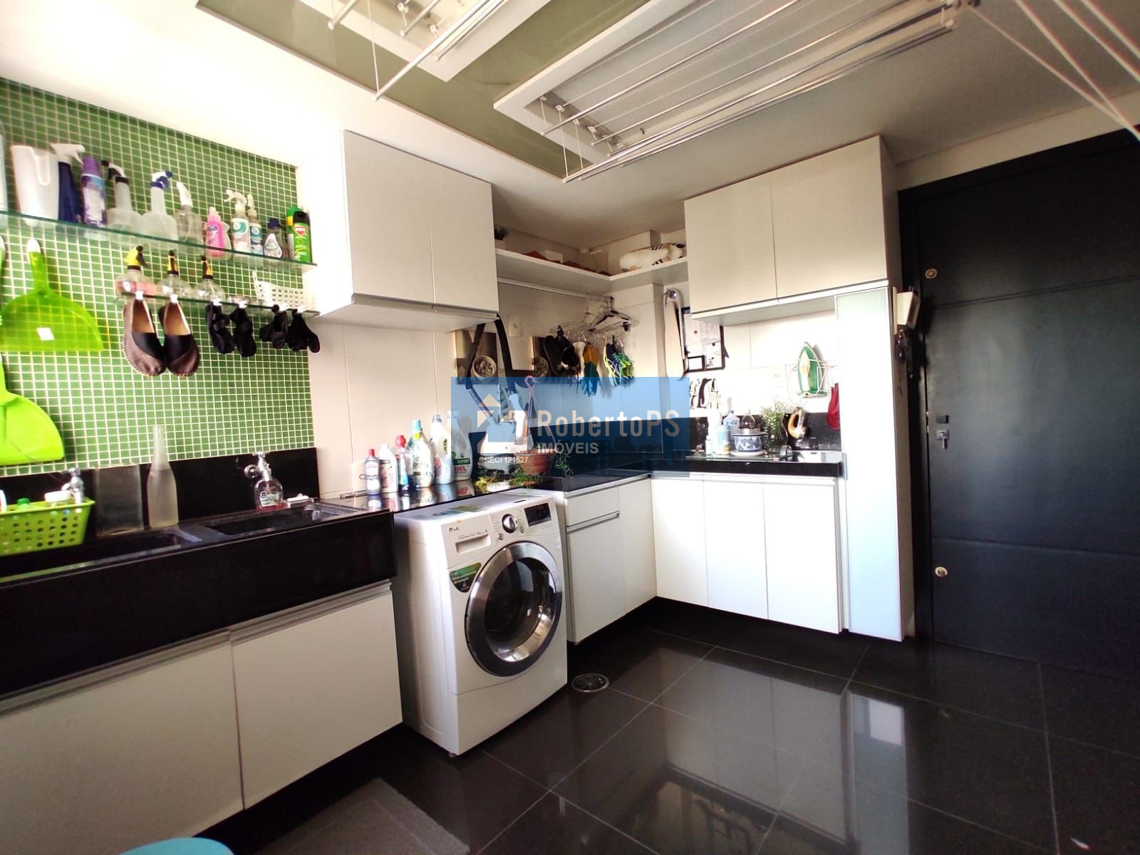 Apartamento lindíssimo em Natal vendido todo mobiliado e com planejados. Apartamento é 1 por andar.
