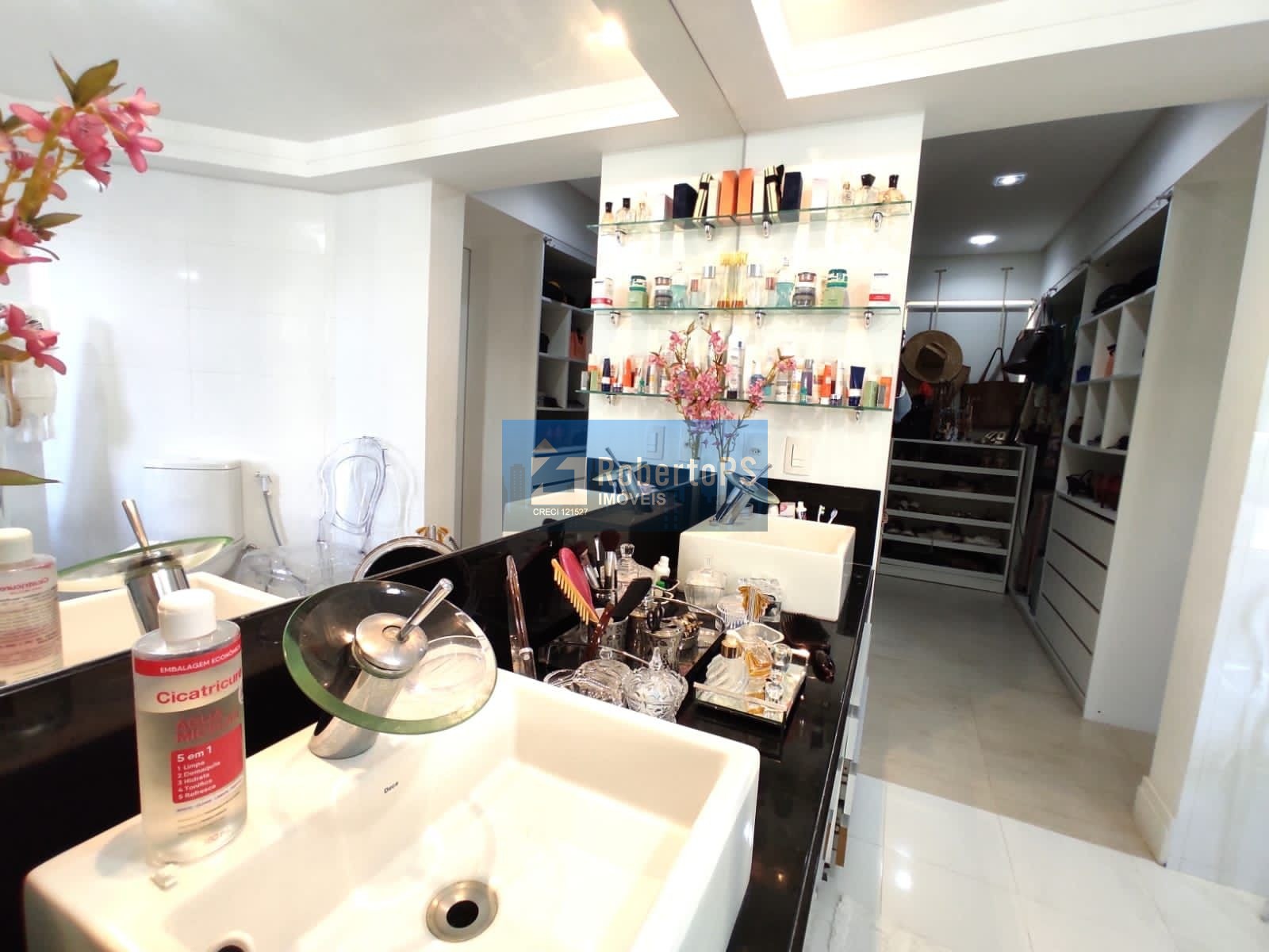 Apartamento lindíssimo em Natal vendido todo mobiliado e com planejados. Apartamento é 1 por andar.