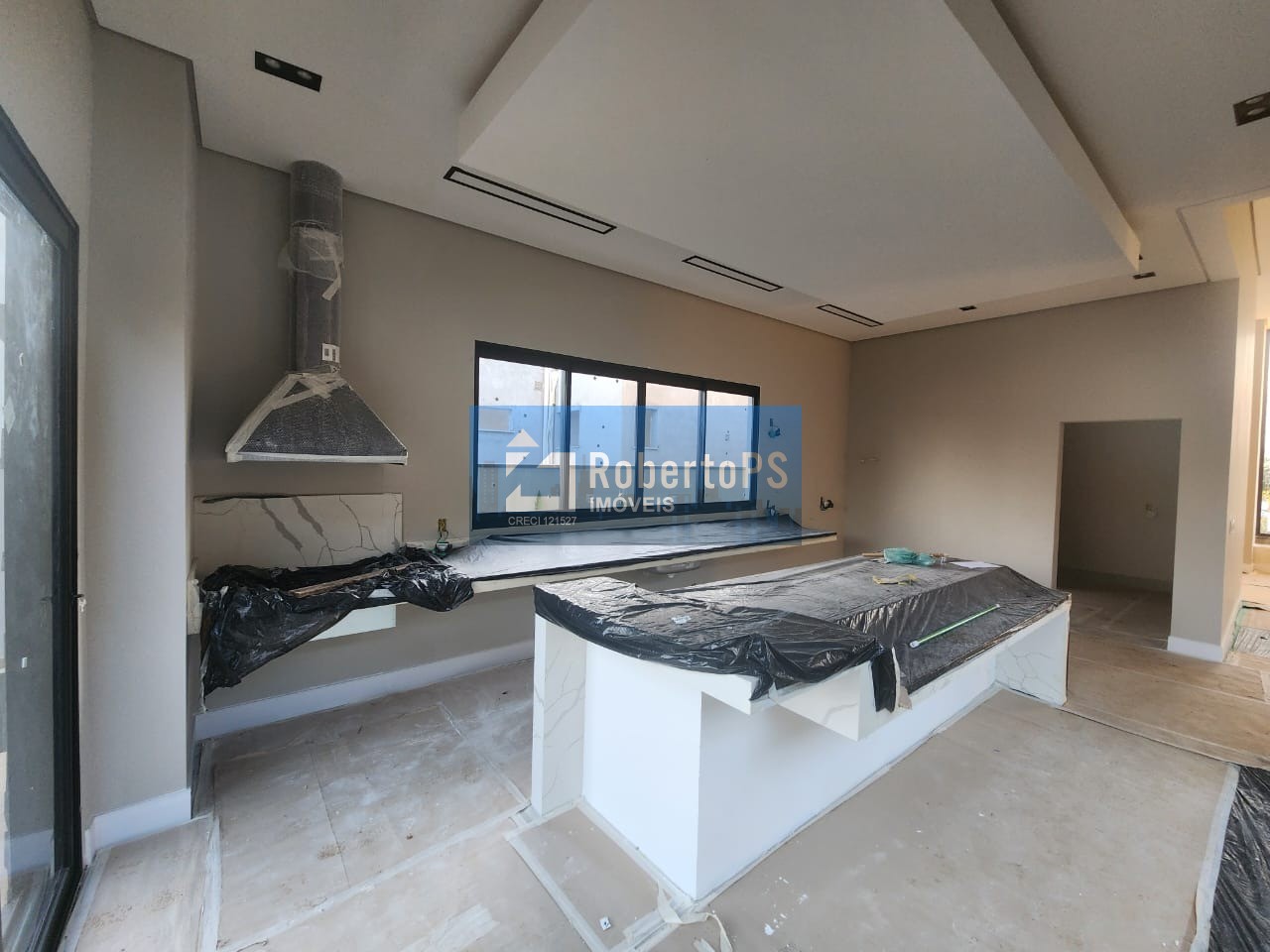 Linda casa à venda no Urbanova com 4 suítes e piscina. Casa muito ampla e aconchegante.