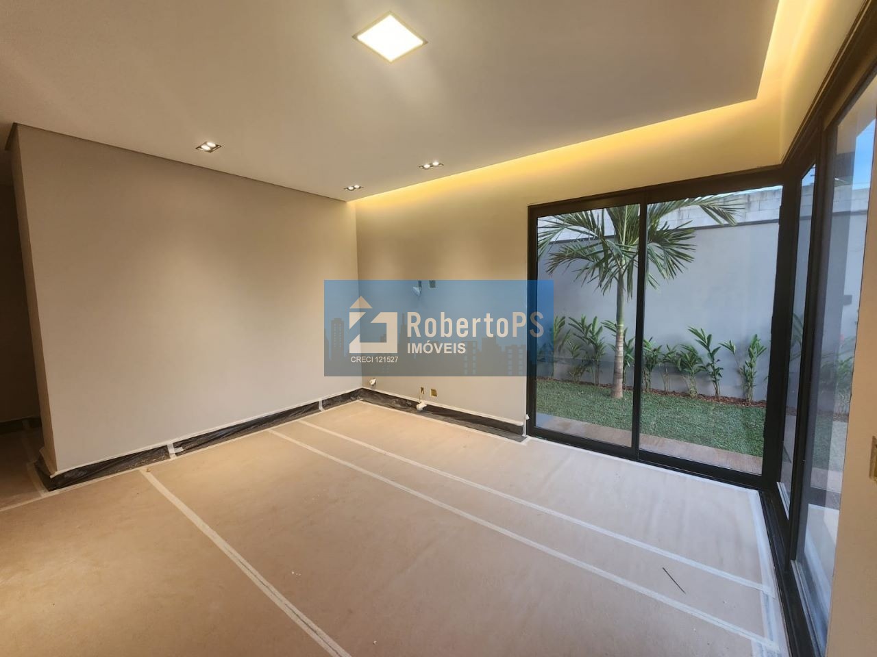 Linda casa à venda no Urbanova com 4 suítes e piscina. Casa muito ampla e aconchegante.
