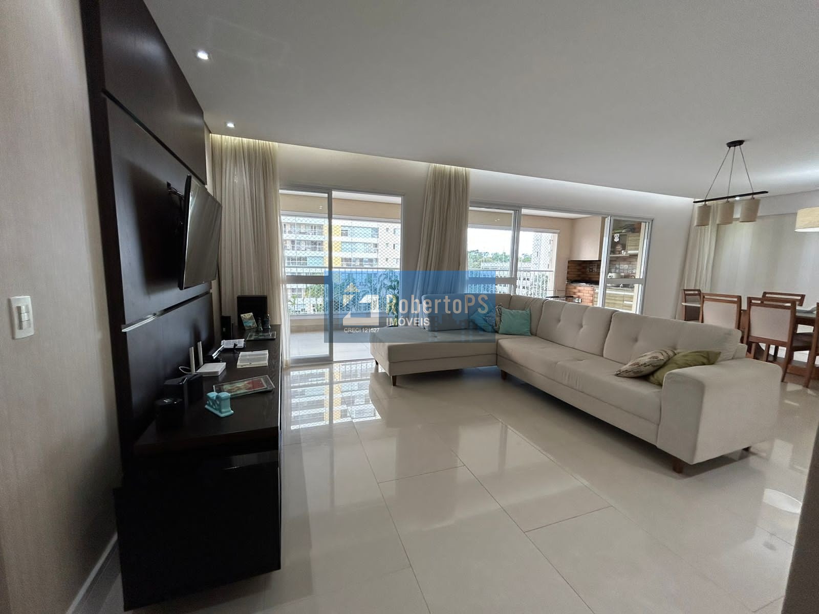 Lindo apartamento com três suítes no Jardim das Indústrias.