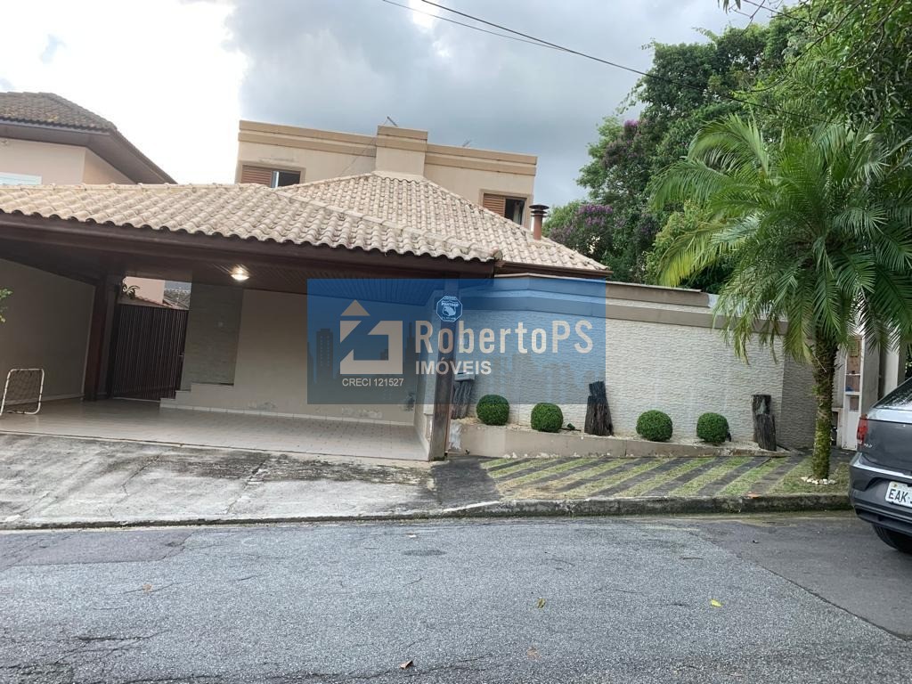 Linda casa com 4 dormitórios, 3 suítes e piscina no Urbanova.