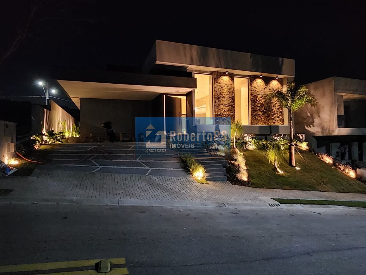 Linda casa à venda no Urbanova com 4 suítes e piscina. Casa muito ampla e aconchegante.