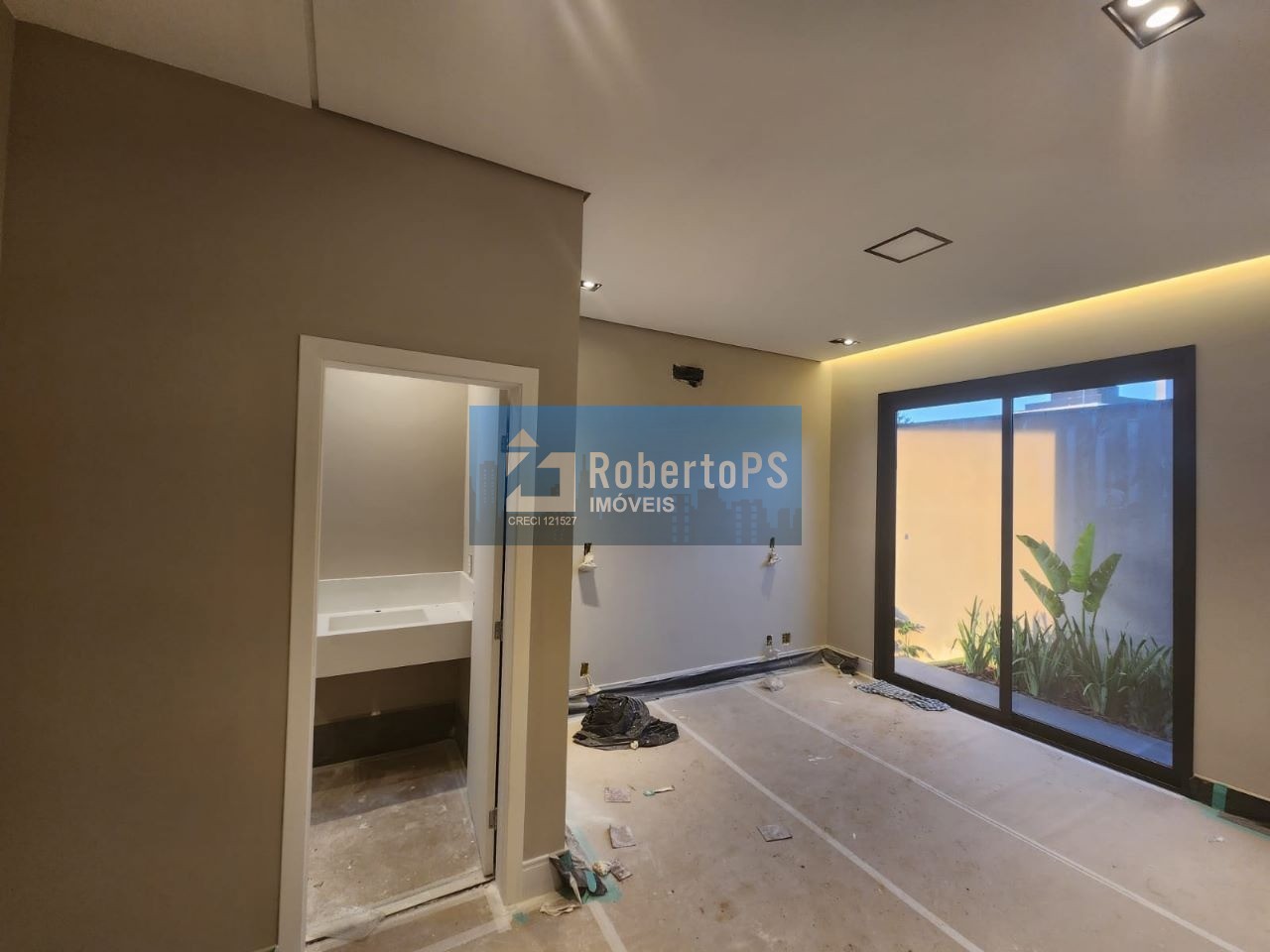 Linda casa à venda no Urbanova com 4 suítes e piscina. Casa muito ampla e aconchegante.