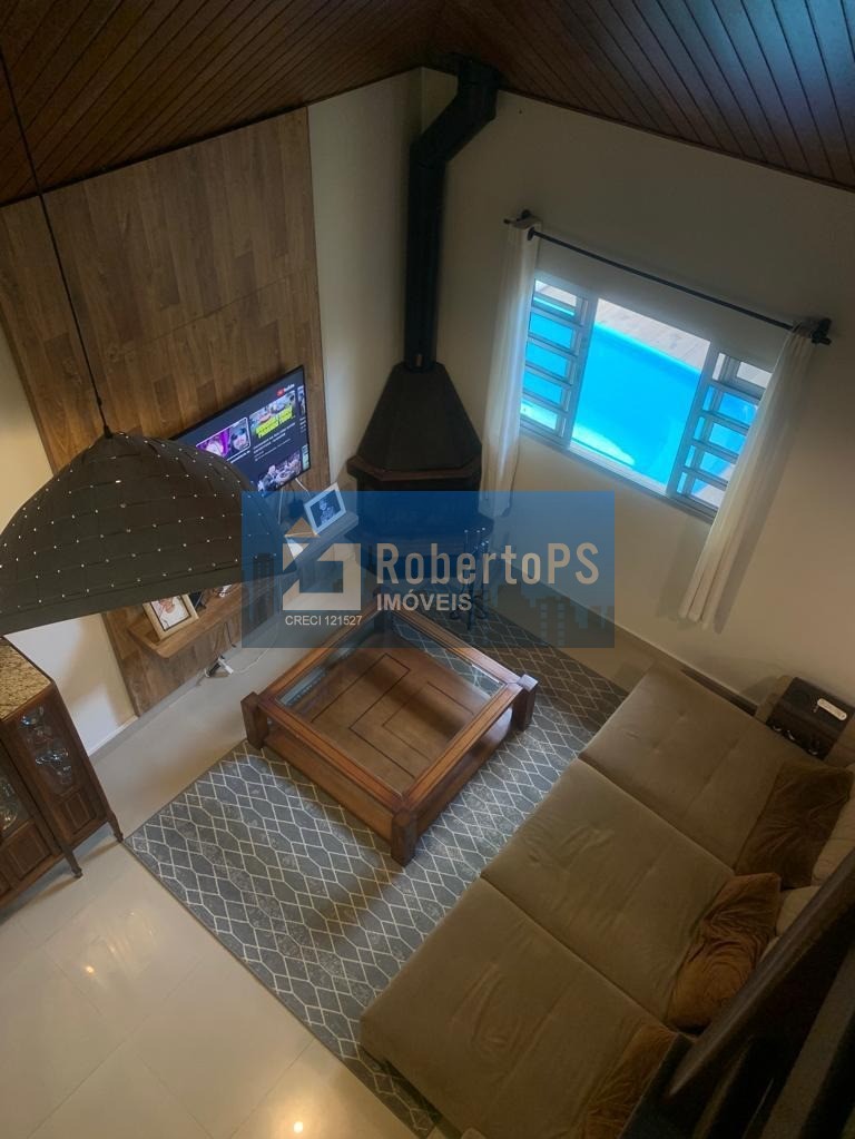 Linda casa com 4 dormitórios, 3 suítes e piscina no Urbanova.