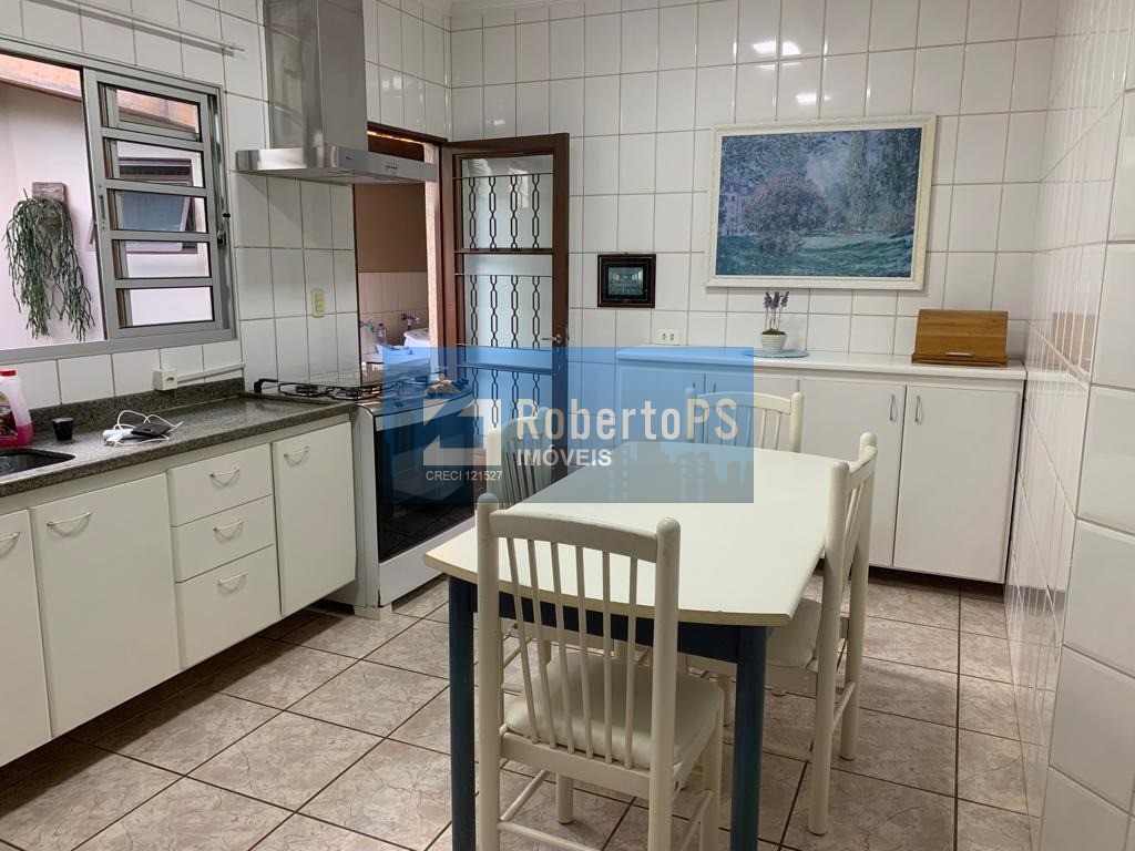 Linda casa com 4 dormitórios, 3 suítes e piscina no Urbanova.