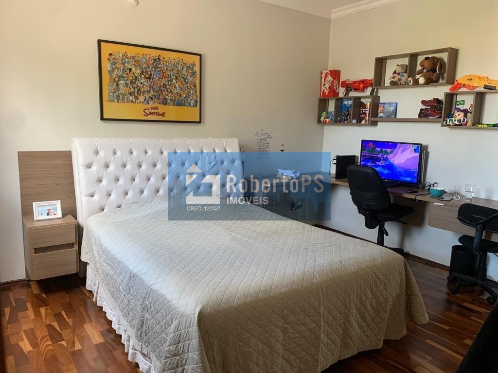 Linda casa com 4 dormitórios, 3 suítes e piscina no Urbanova.