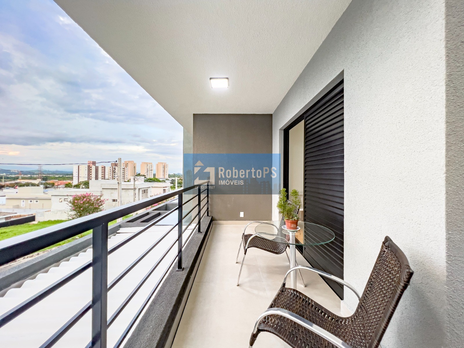 Conheça essa incrível casa em condomínio à venda em Jacareí-SP, no Jardim Residencial Golden Park: 3 quartos, 1 suíte, 2 salas, 3 banheiros, 1 vaga de garagem e 212,00 m² de área!