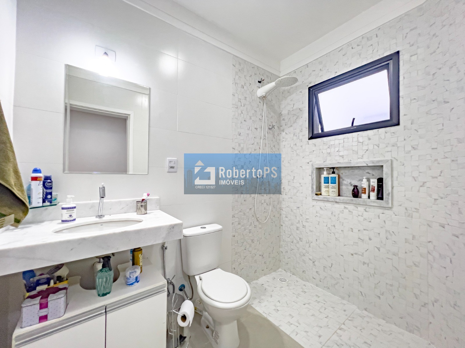 Conheça essa incrível casa em condomínio à venda em Jacareí-SP, no Jardim Residencial Golden Park: 3 quartos, 1 suíte, 2 salas, 3 banheiros, 1 vaga de garagem e 212,00 m² de área!