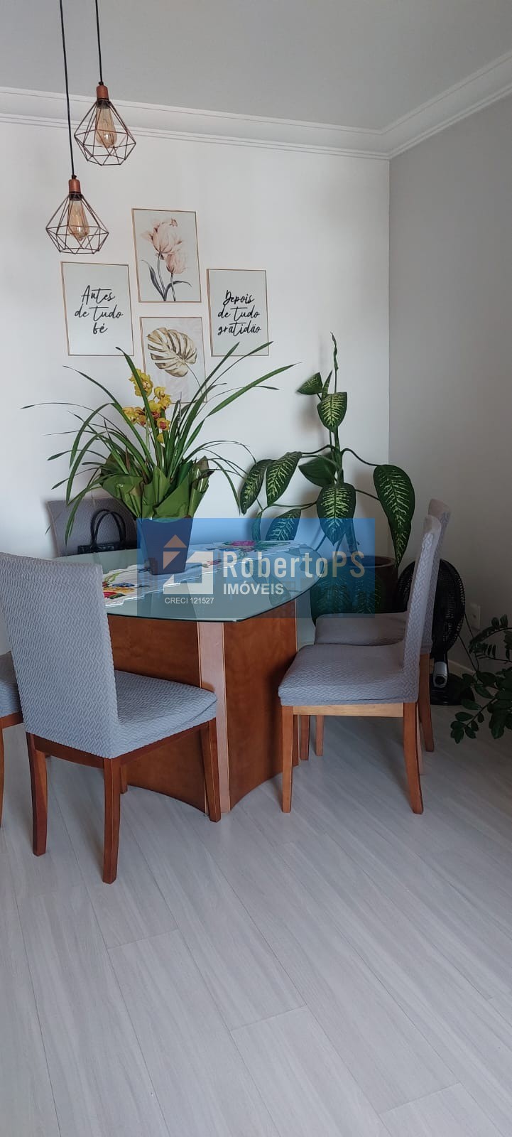 Lindo apartamento com 2 dormitórios e uma suíte no Jardim das indústrias