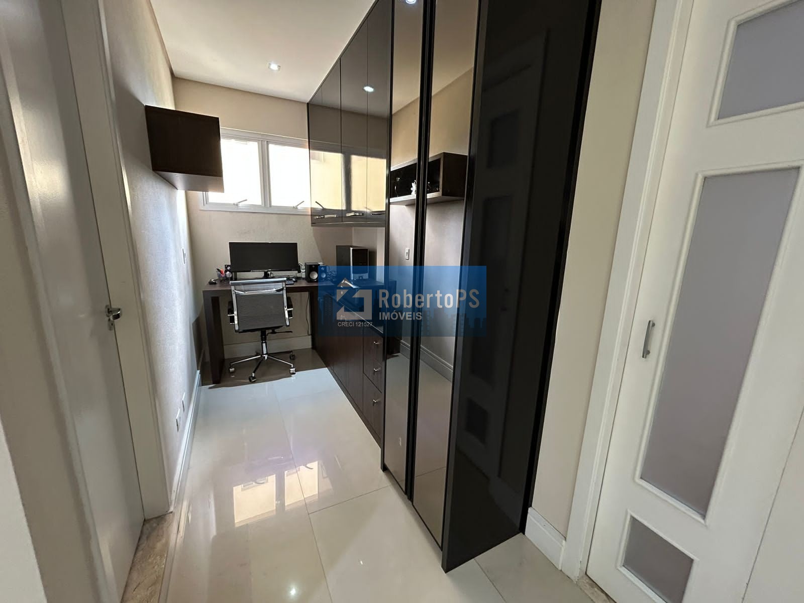Lindo apartamento com três suítes no Jardim das Indústrias.