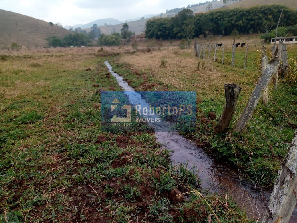 Excelente fazenda para pecuária em Cambuí - MG próxima ao Estado de São Paulo a 1 Km da Rodovia Fernão Dias