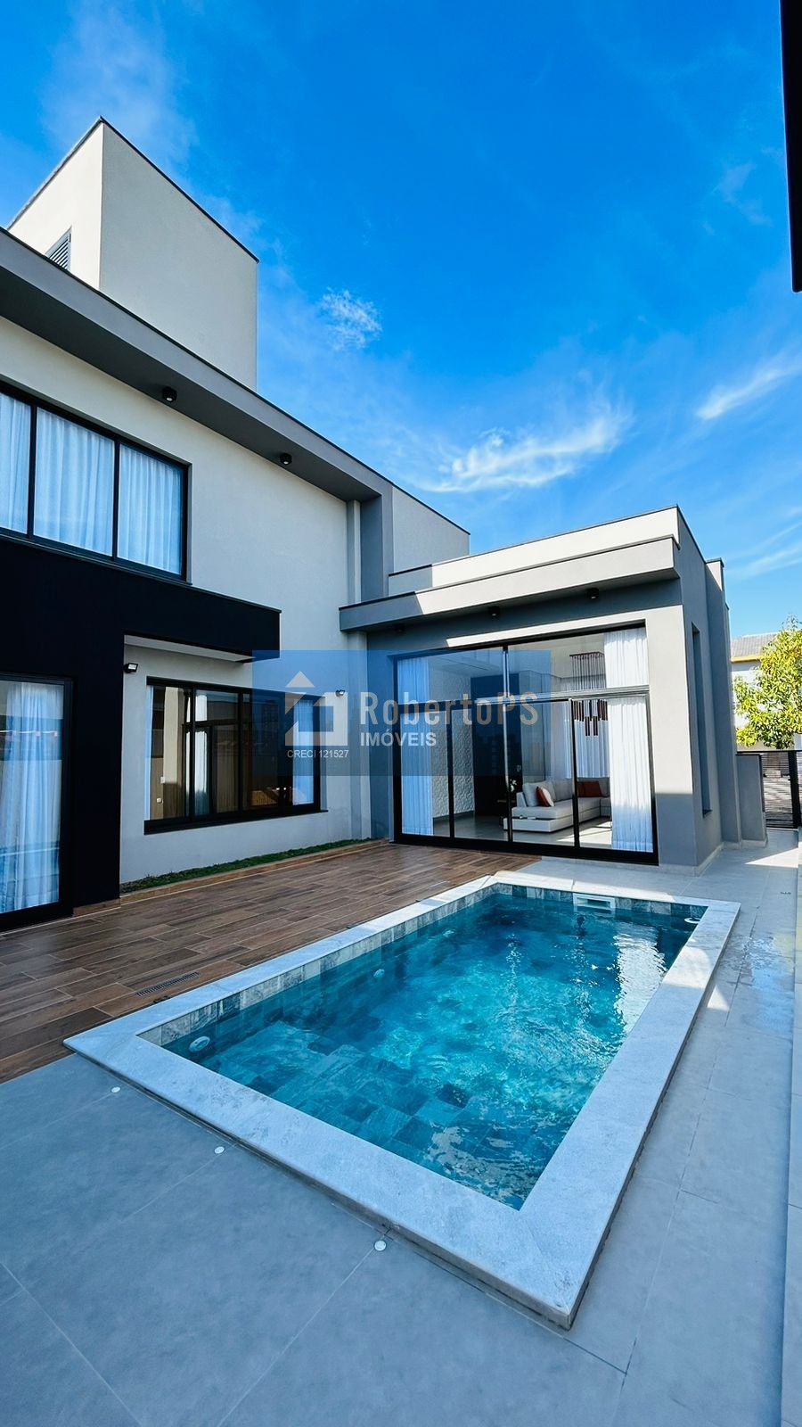 Casa maravilhosa com 4 suítes, com piscina aquecida e espaço gourmet no Urbanova.