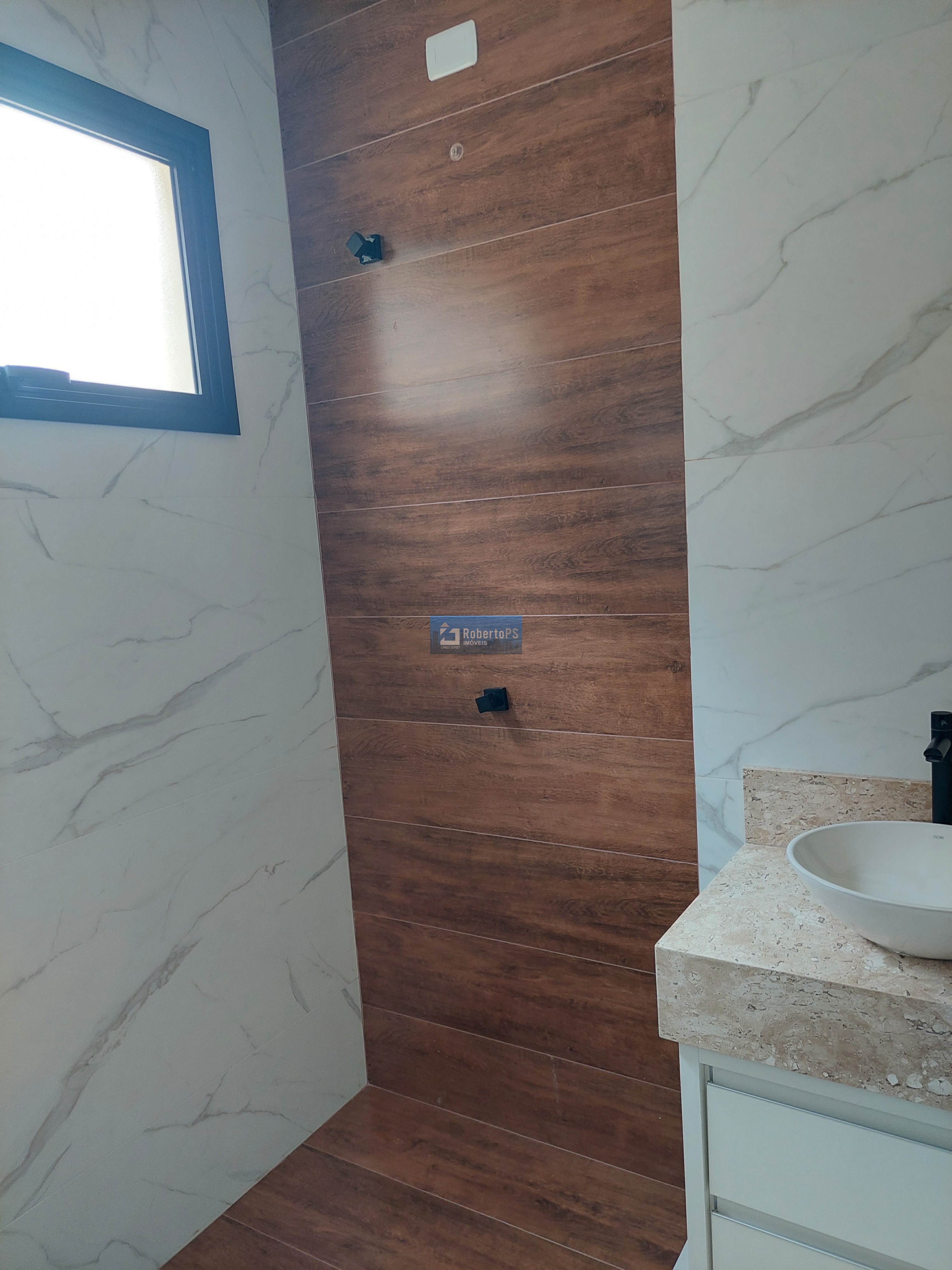 Maravilhosa casa para permuta no condomínio fechado Terras do Vale com total segurança e recém construída