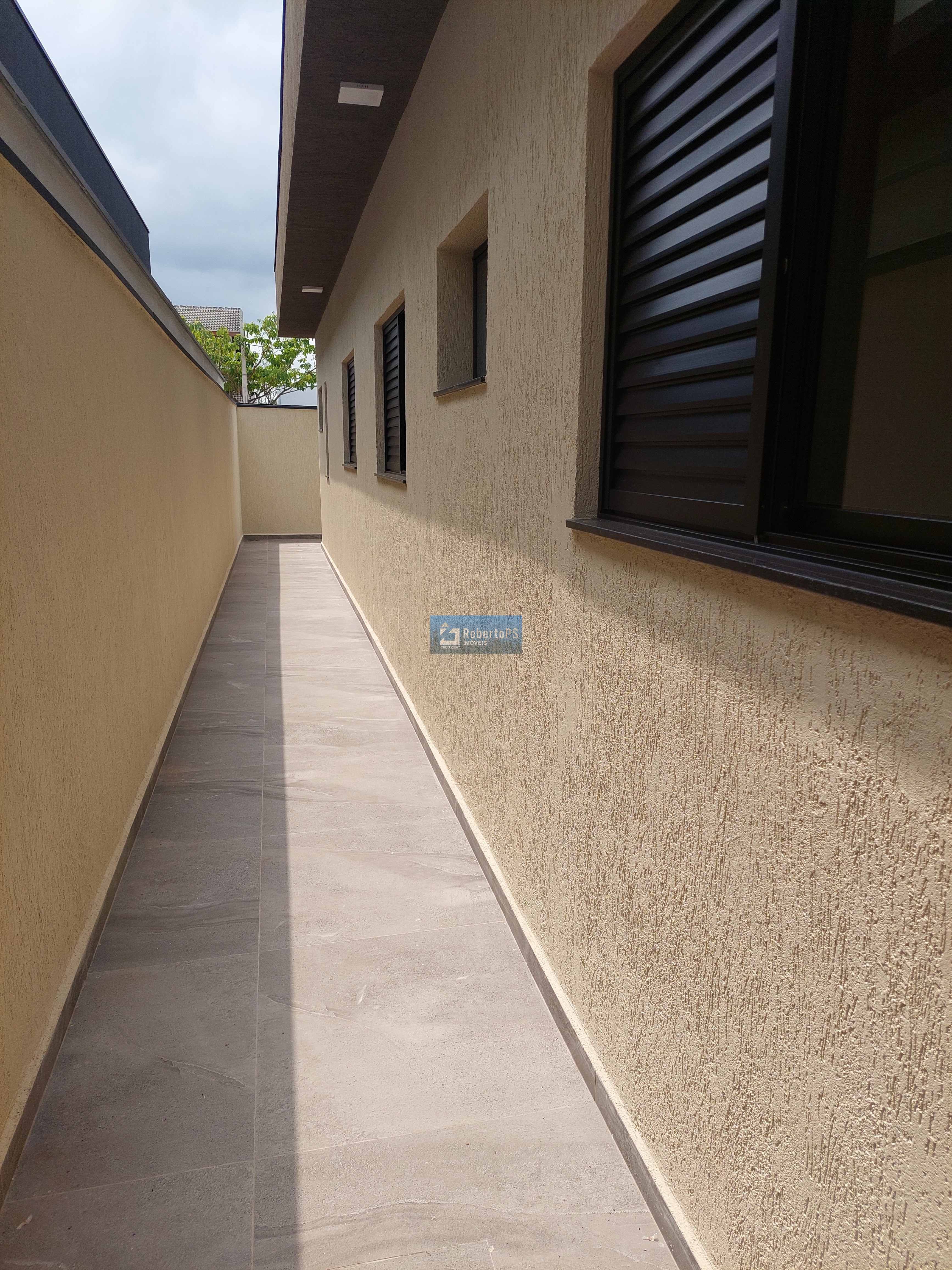 Maravilhosa casa para permuta no condomínio fechado Terras do Vale com total segurança e recém construída
