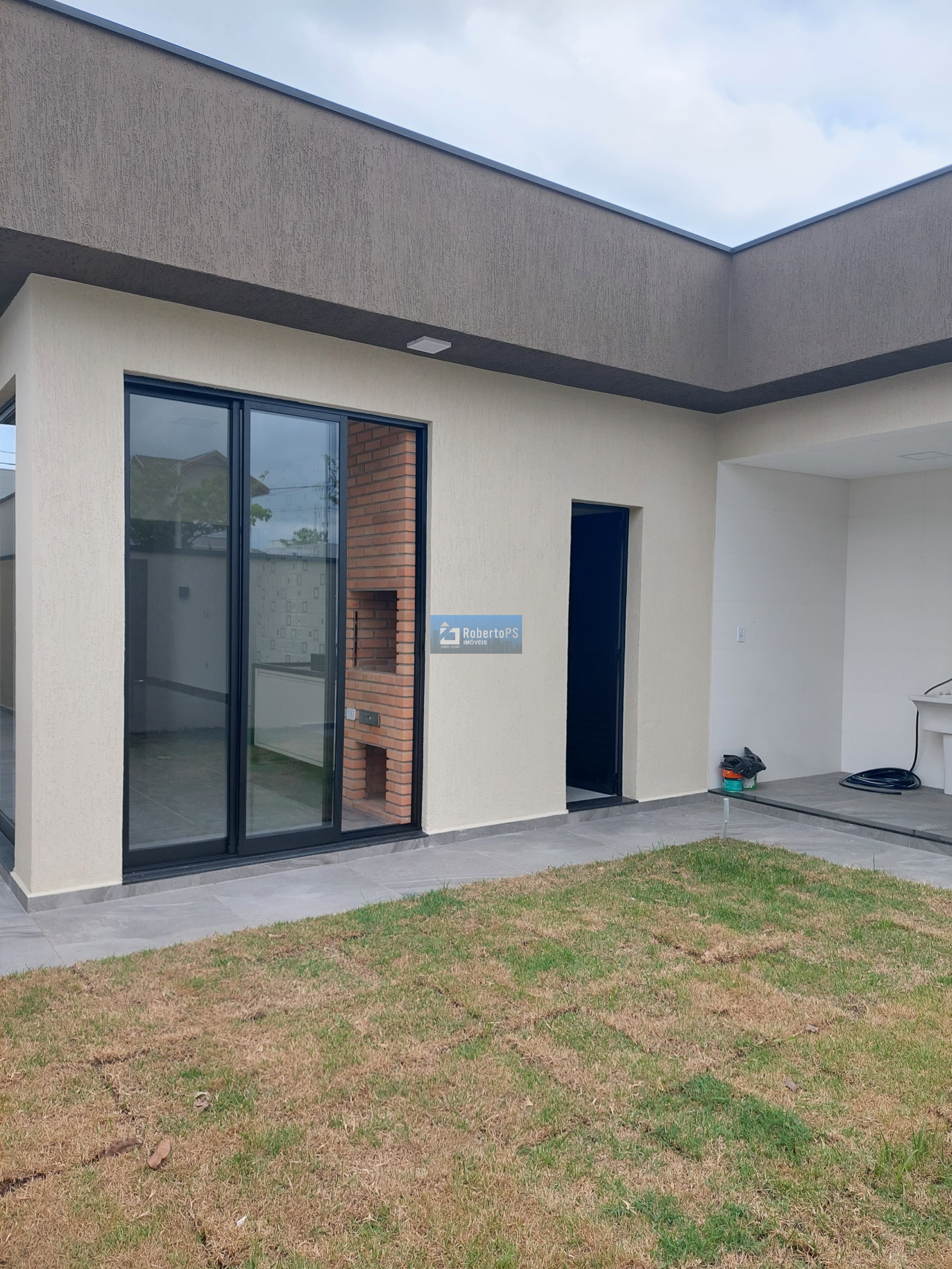 Maravilhosa casa para permuta no condomínio fechado Terras do Vale com total segurança e recém construída