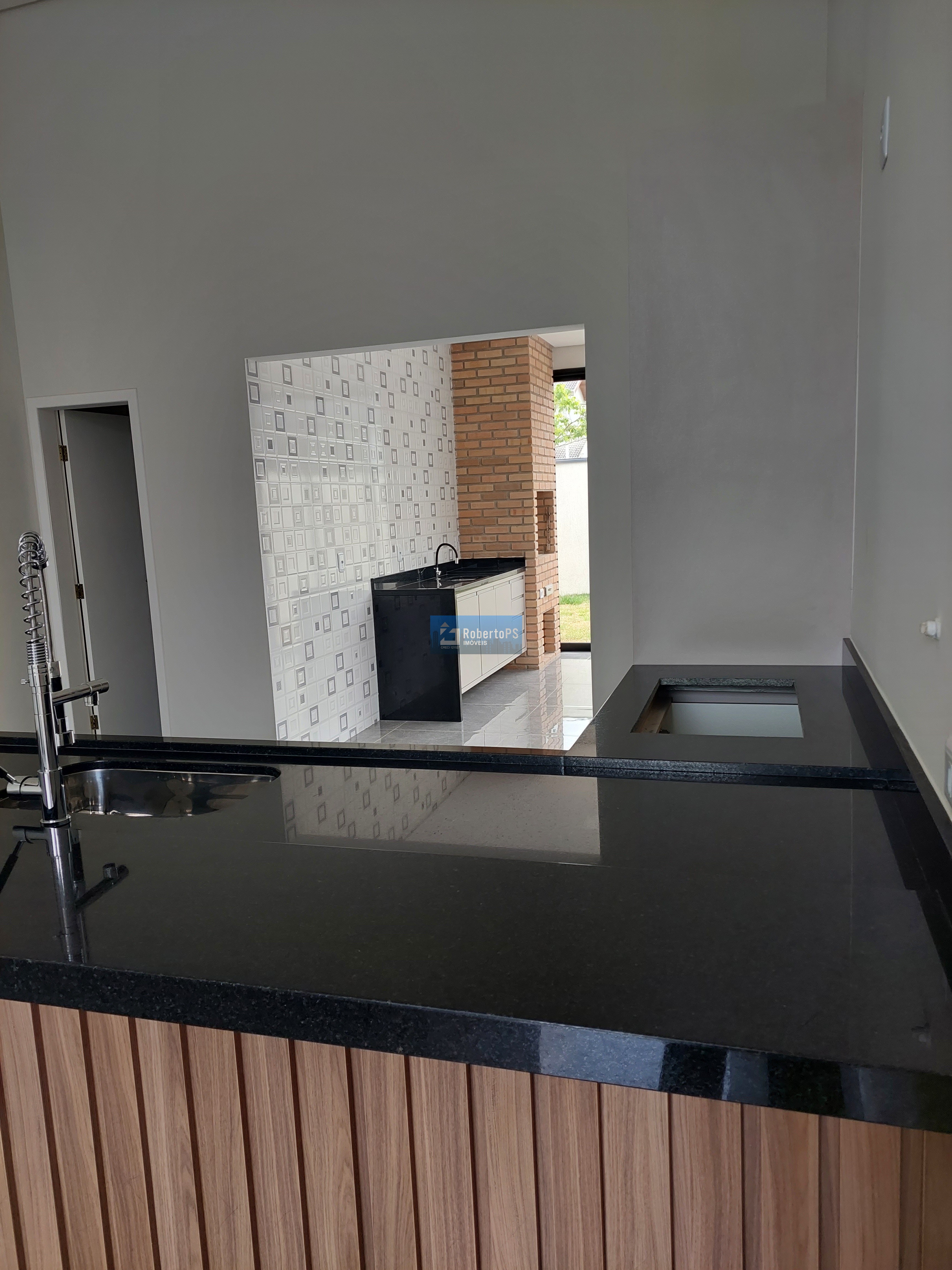 Maravilhosa casa para permuta no condomínio fechado Terras do Vale com total segurança e recém construída