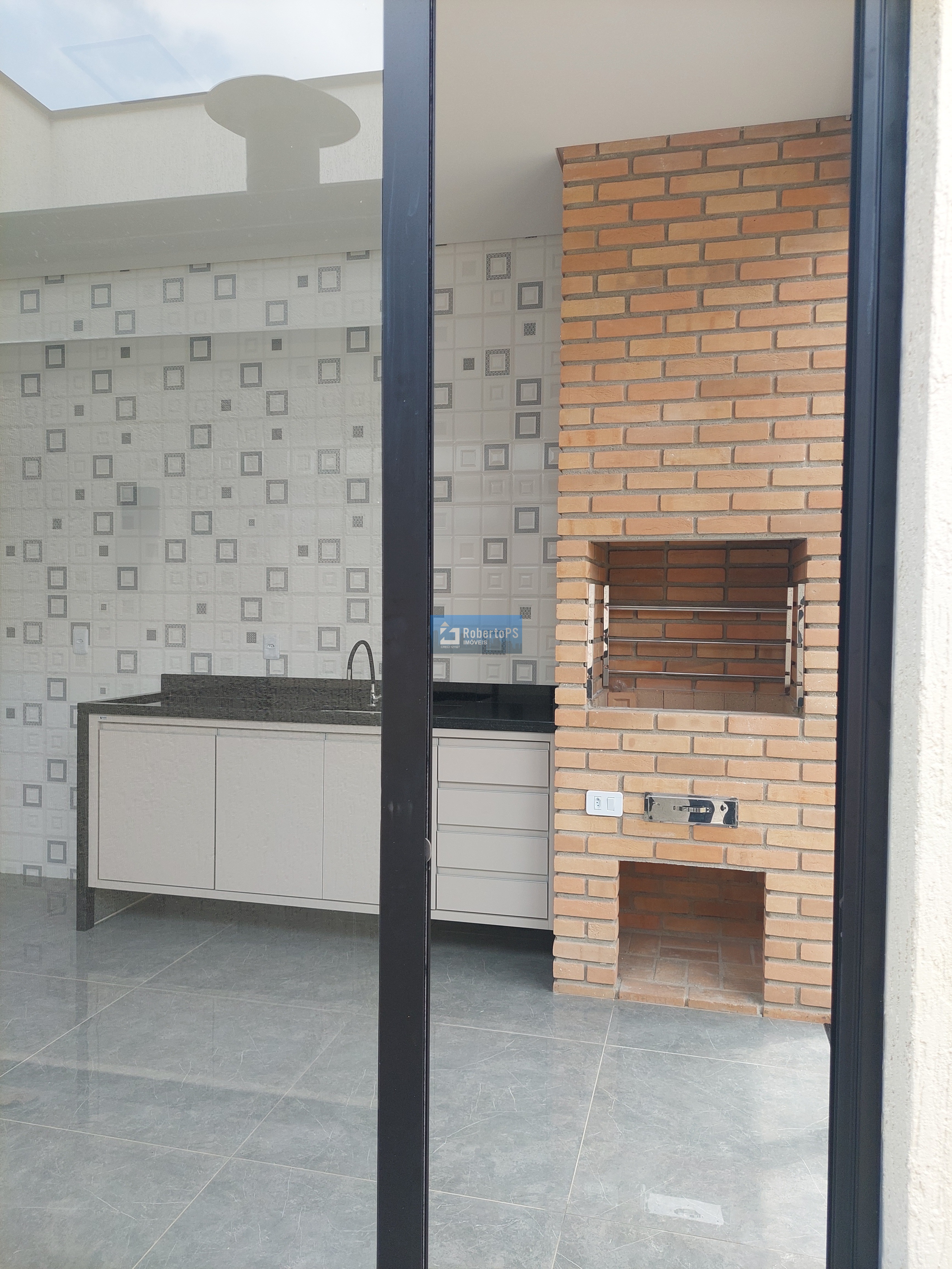 Maravilhosa casa para permuta no condomínio fechado Terras do Vale com total segurança e recém construída