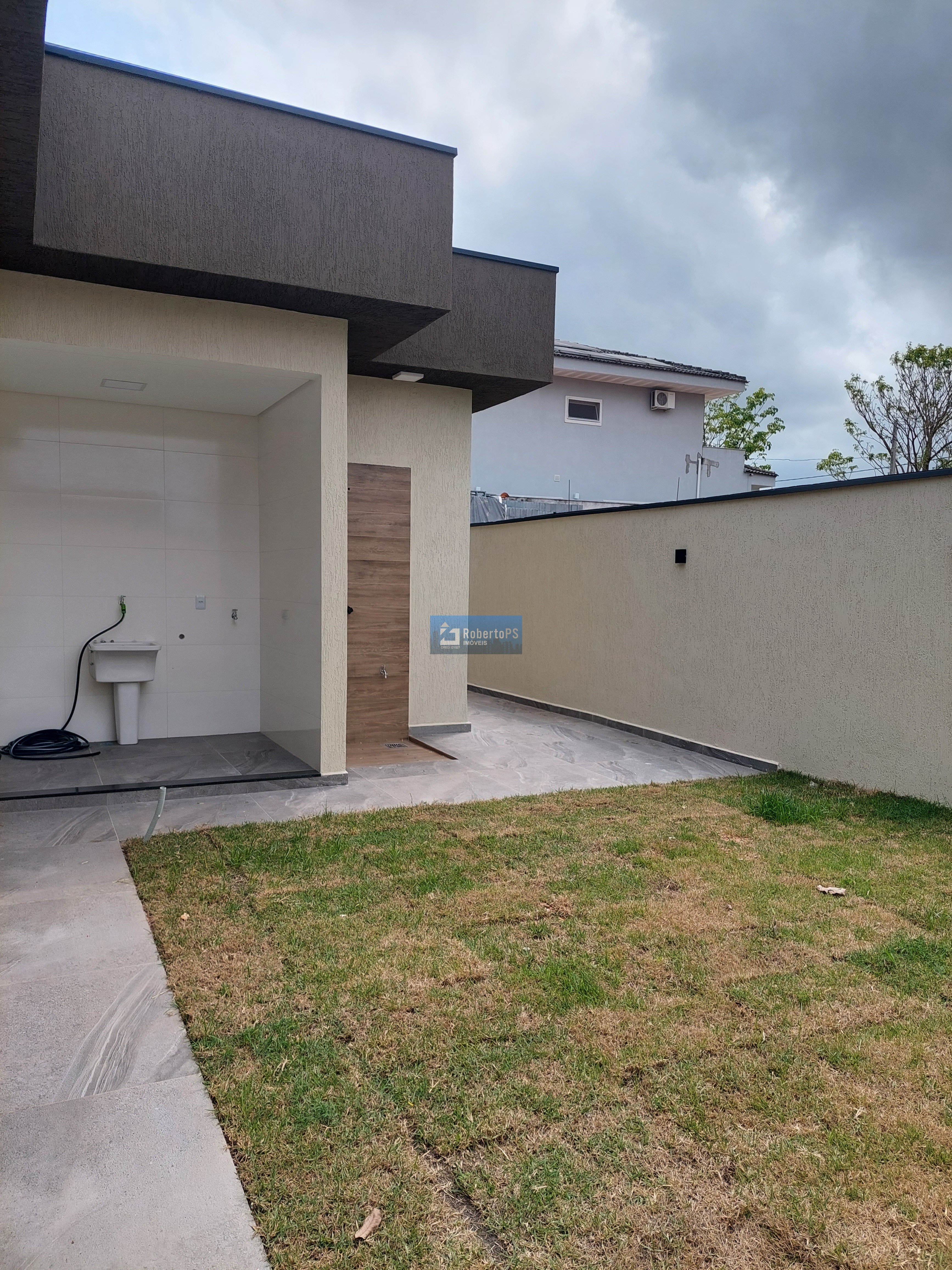 Maravilhosa casa para permuta no condomínio fechado Terras do Vale com total segurança e recém construída