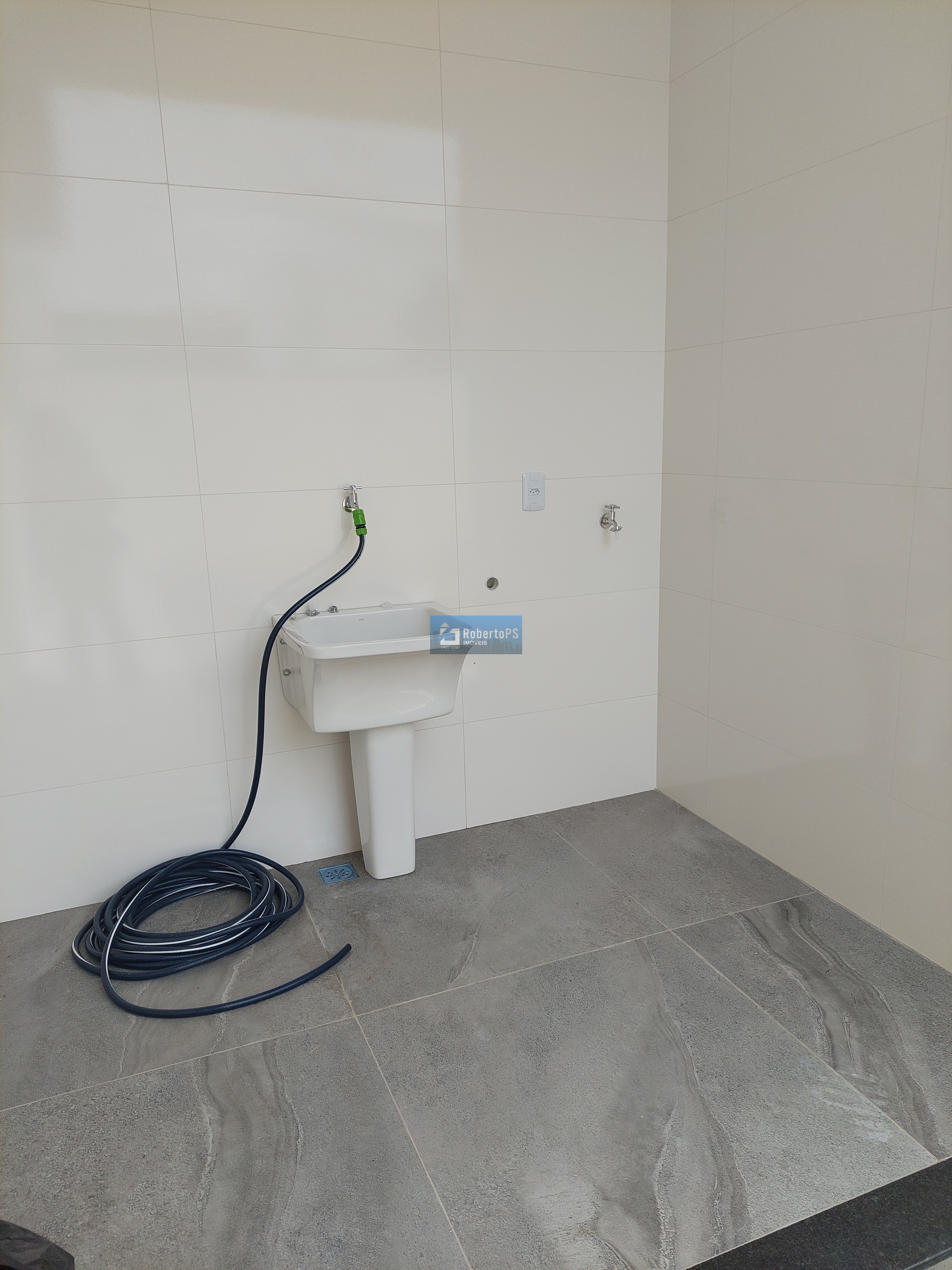 Maravilhosa casa para permuta no condomínio fechado Terras do Vale com total segurança e recém construída
