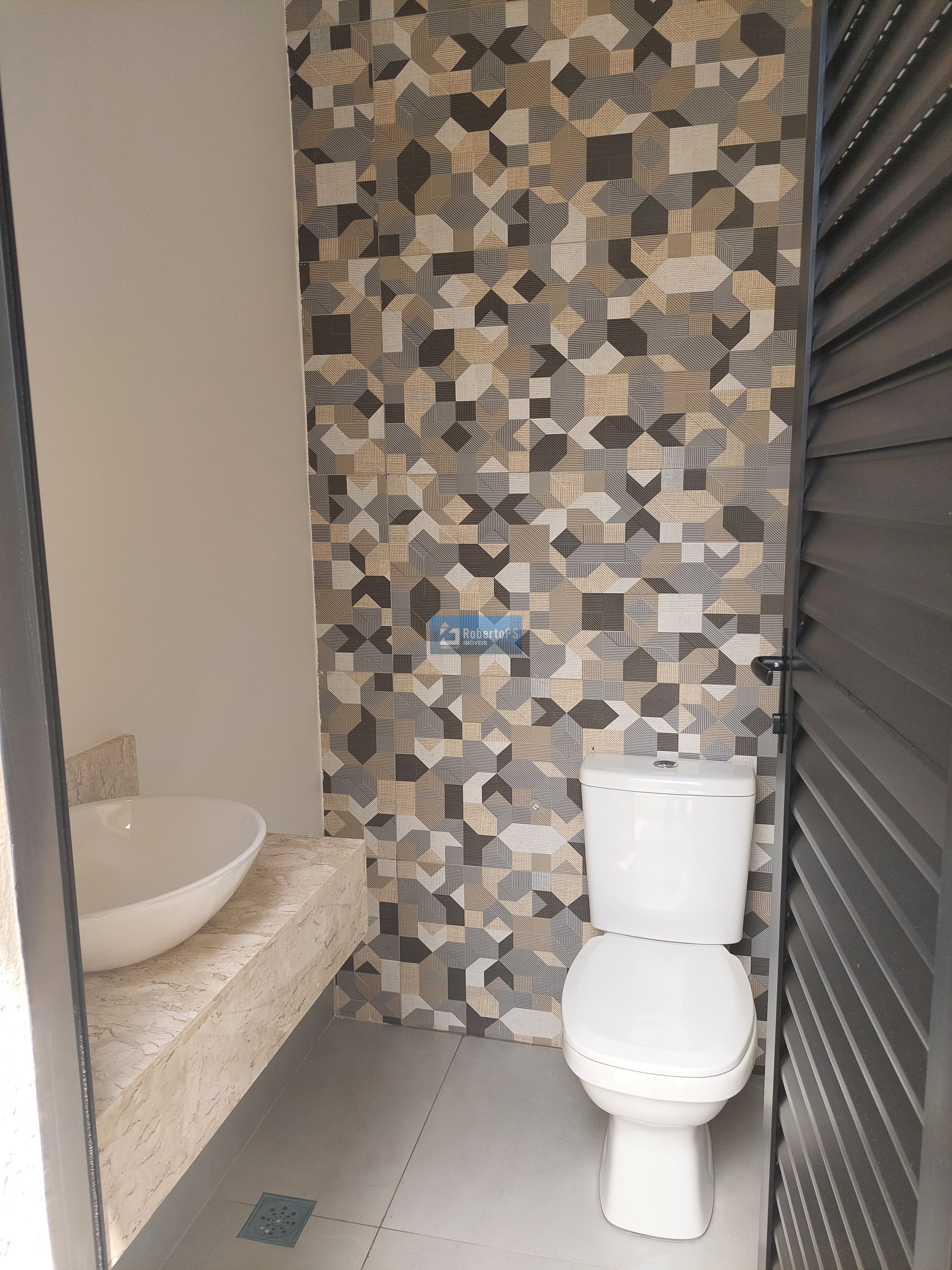 Maravilhosa casa para permuta no condomínio fechado Terras do Vale com total segurança e recém construída