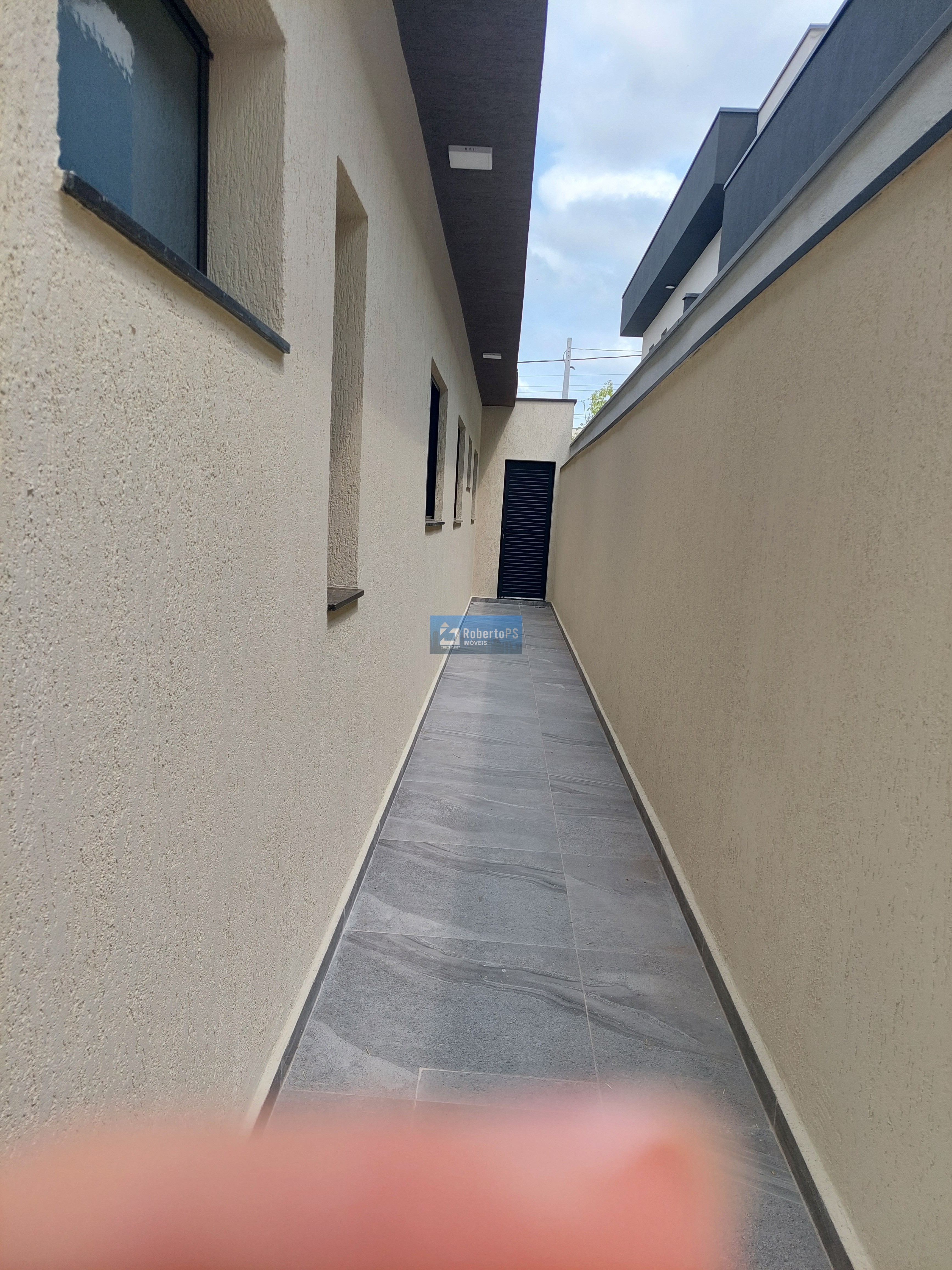 Maravilhosa casa para permuta no condomínio fechado Terras do Vale com total segurança e recém construída