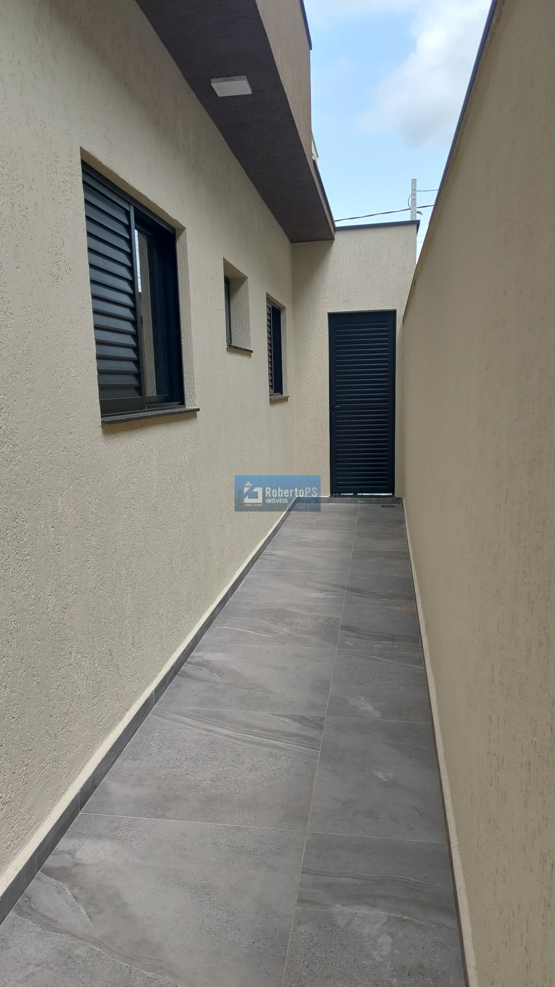 Maravilhosa casa para permuta no condomínio fechado Terras do Vale com total segurança e recém construída