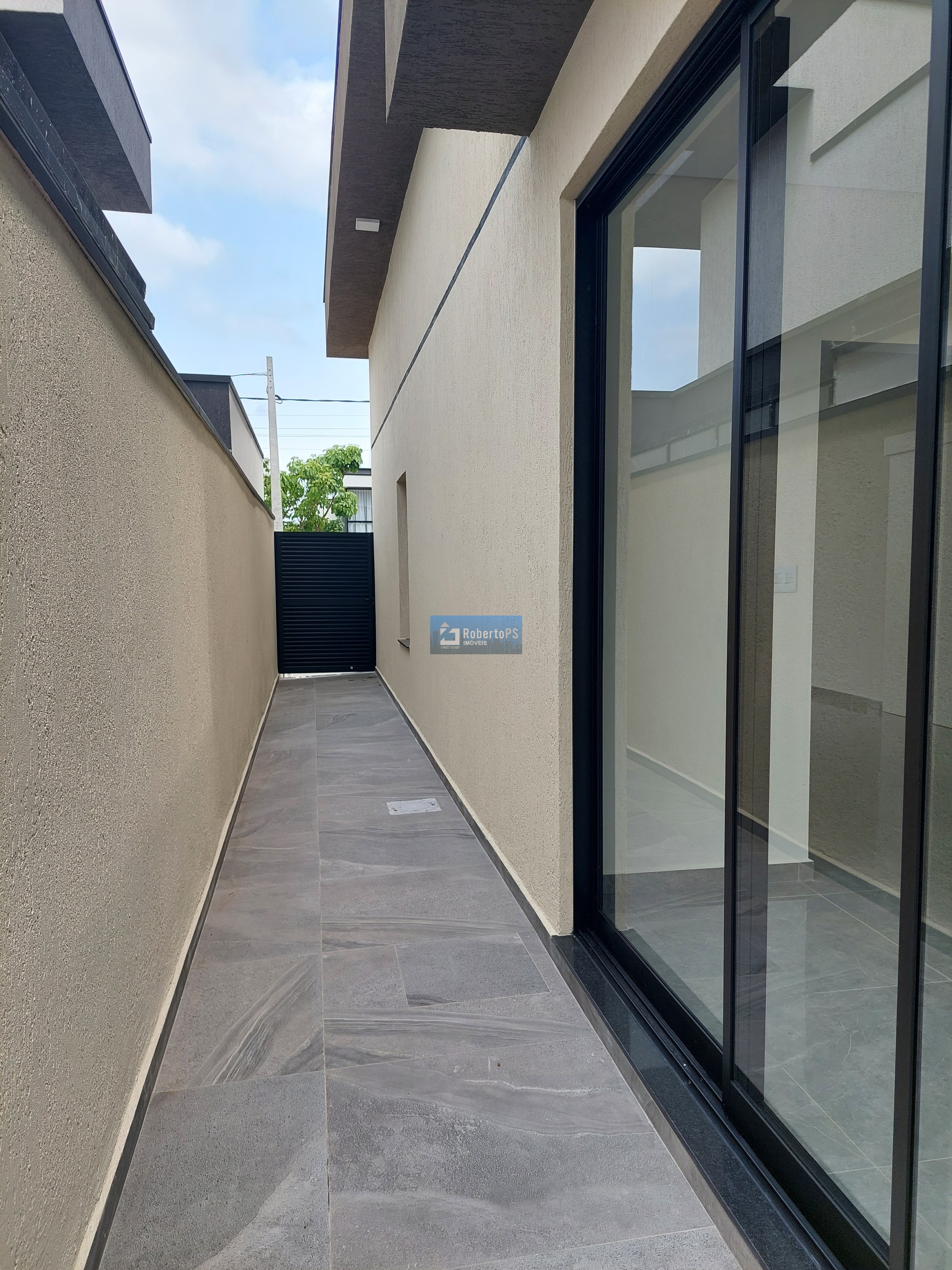 Maravilhosa casa para permuta no condomínio fechado Terras do Vale com total segurança e recém construída
