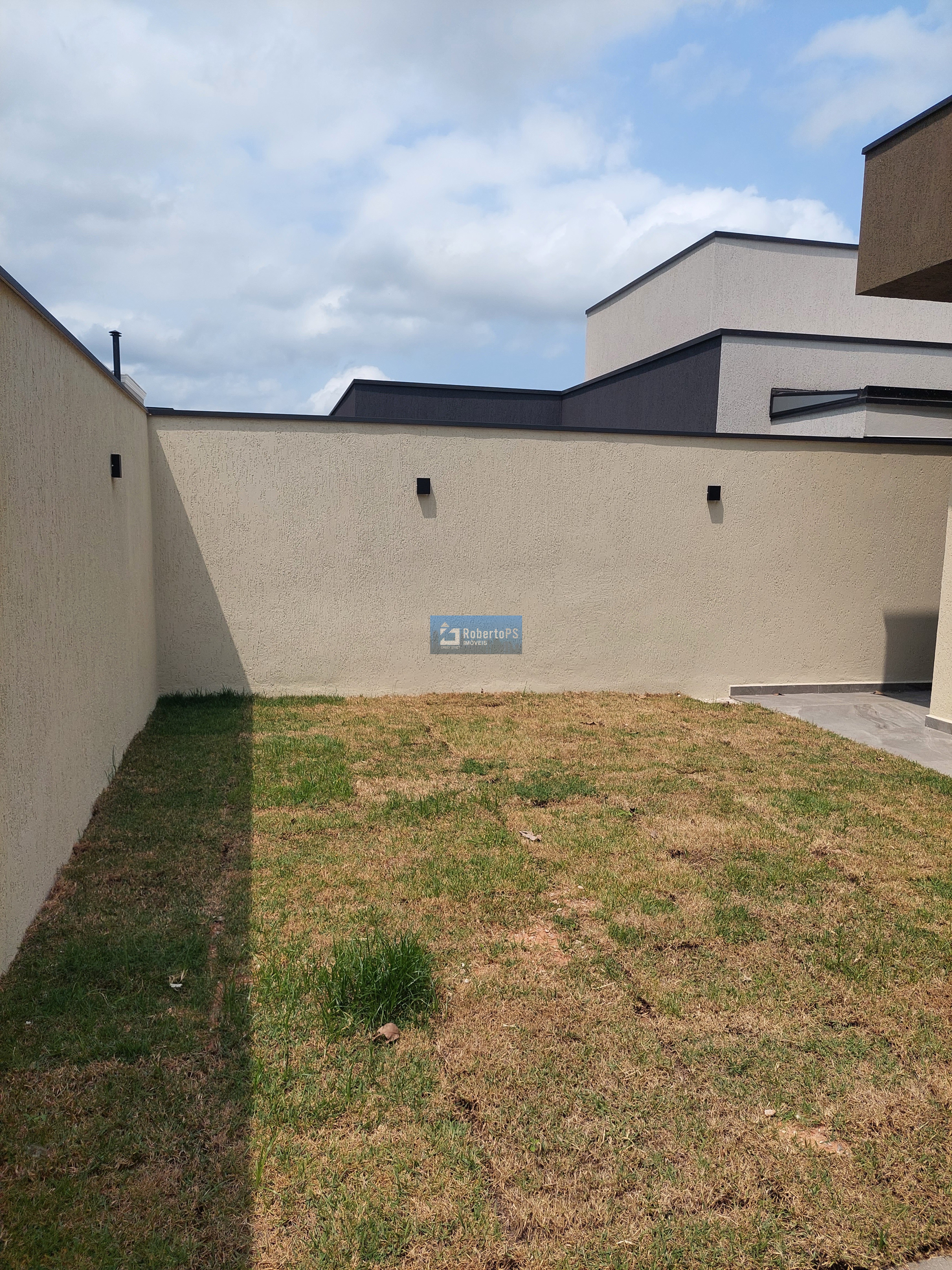 Maravilhosa casa para permuta no condomínio fechado Terras do Vale com total segurança e recém construída