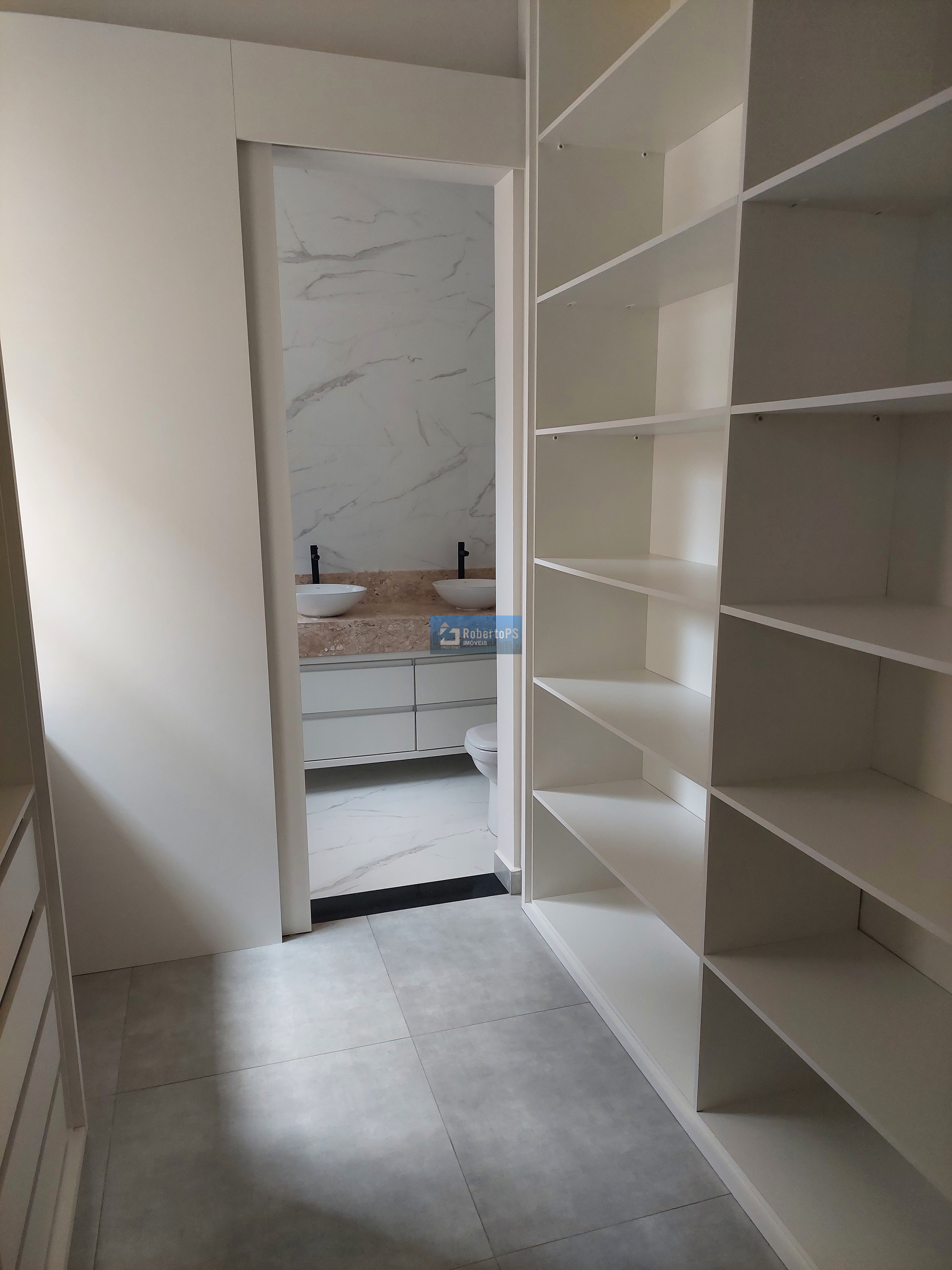 Maravilhosa casa para permuta no condomínio fechado Terras do Vale com total segurança e recém construída