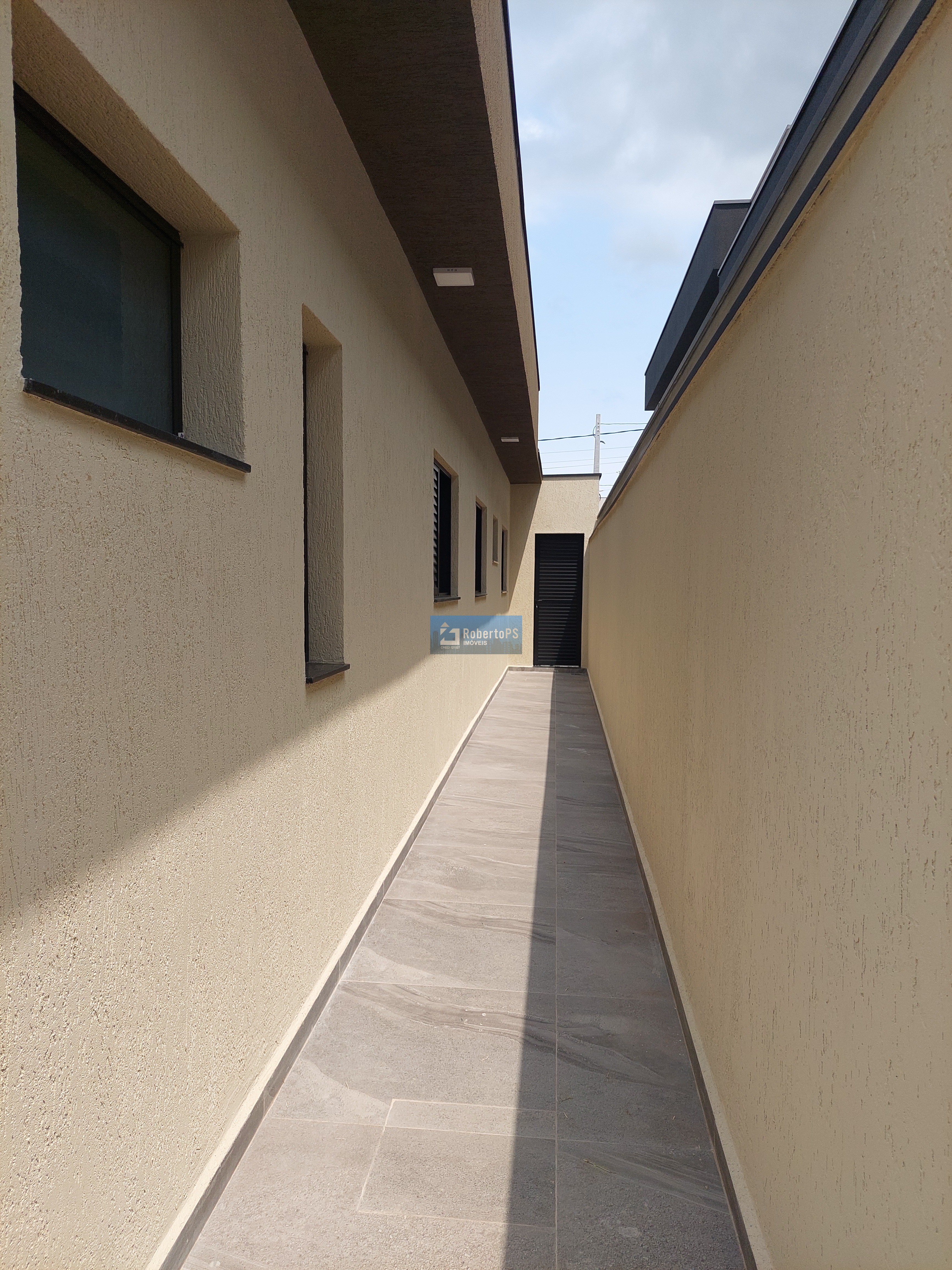 Maravilhosa casa para permuta no condomínio fechado Terras do Vale com total segurança e recém construída