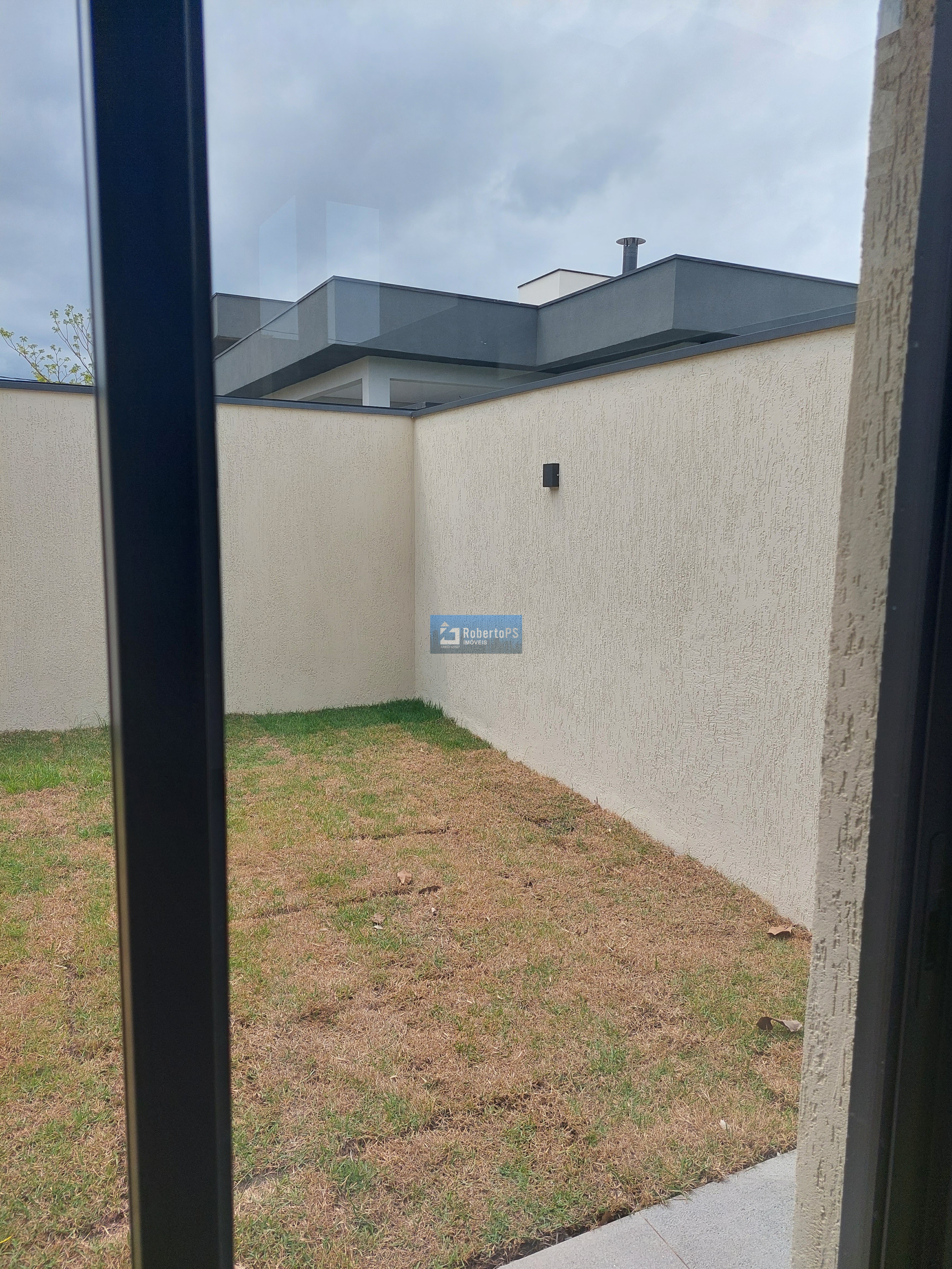 Maravilhosa casa para permuta no condomínio fechado Terras do Vale com total segurança e recém construída