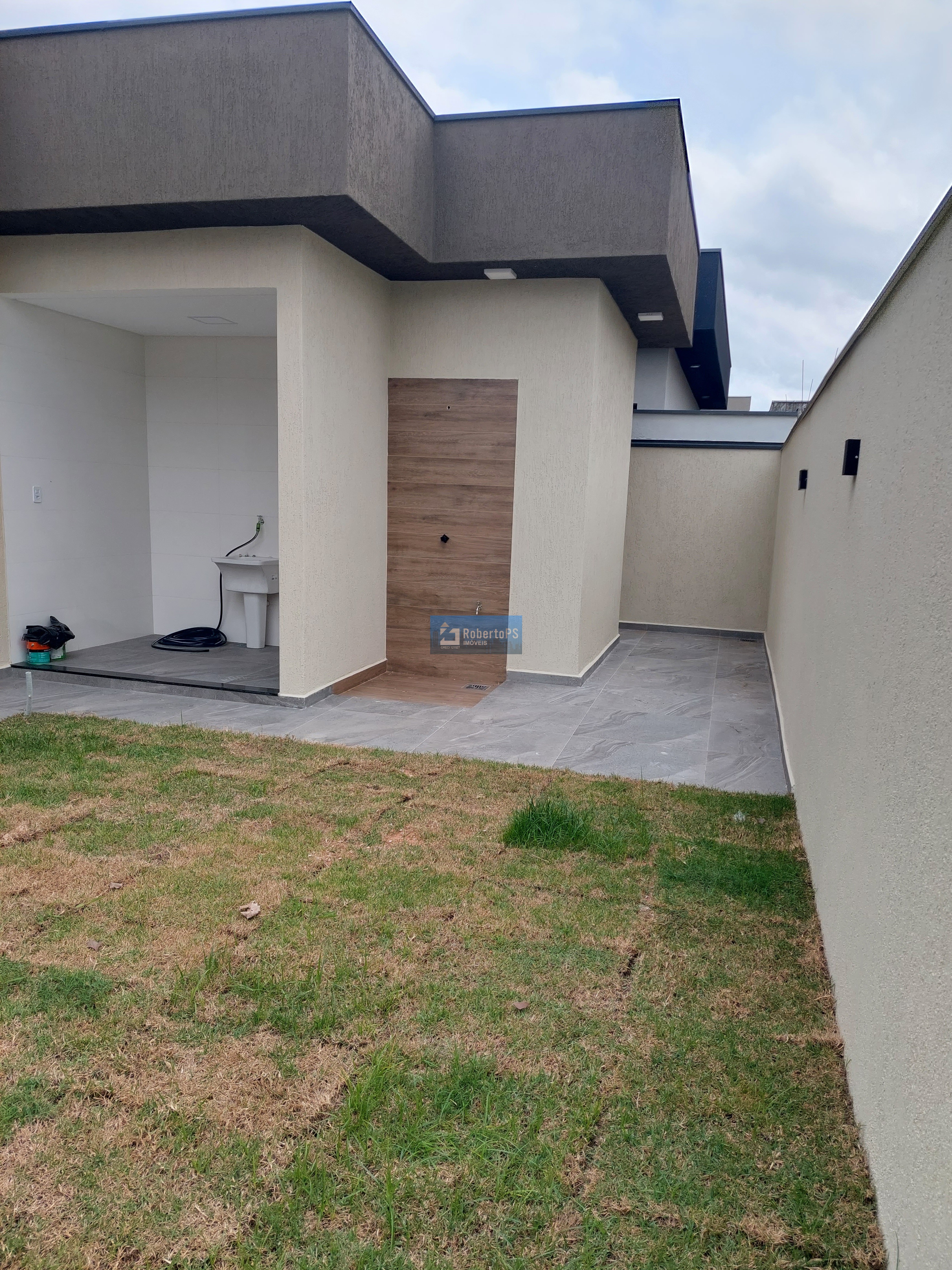 Maravilhosa casa para permuta no condomínio fechado Terras do Vale com total segurança e recém construída