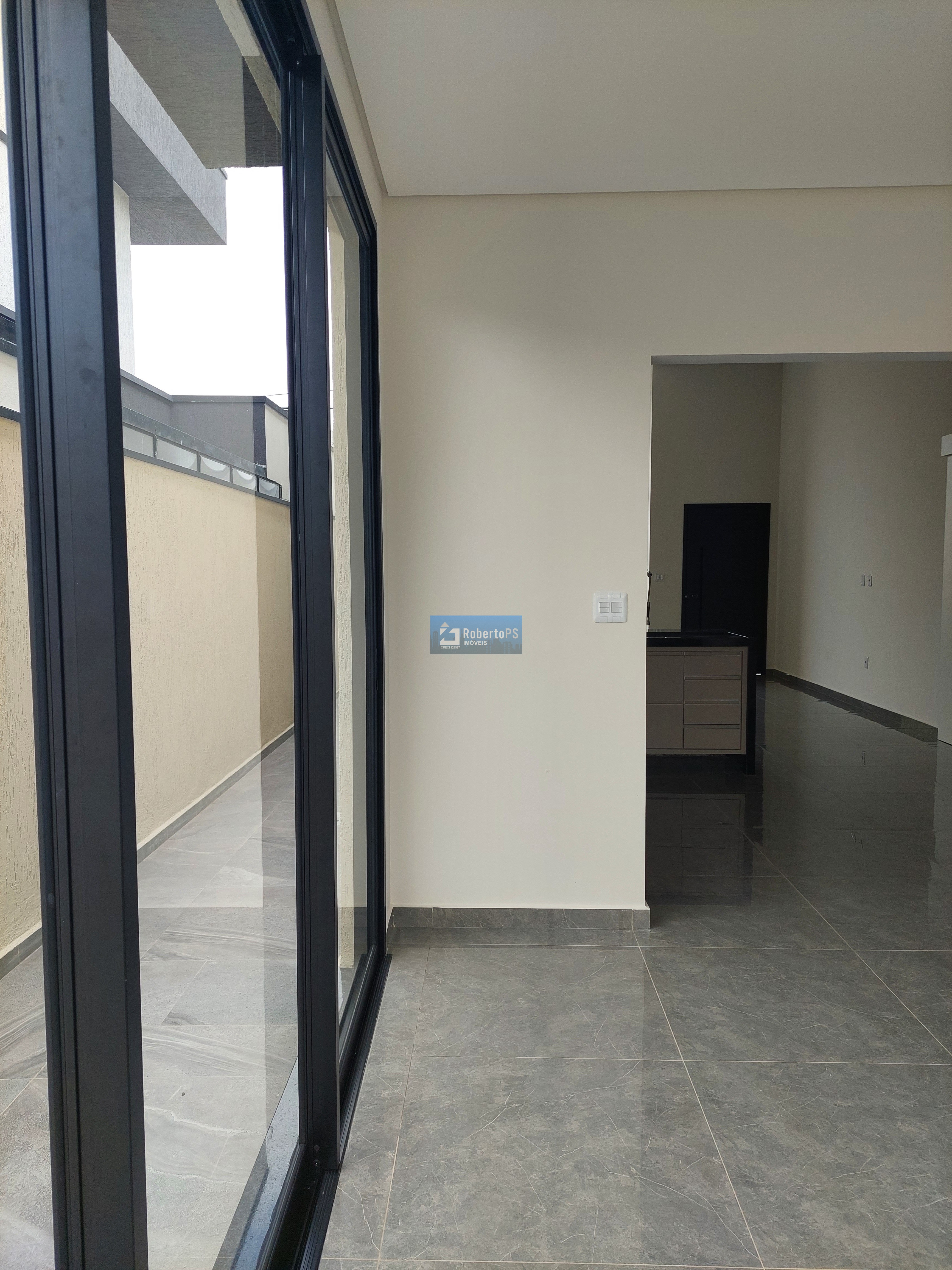 Maravilhosa casa para permuta no condomínio fechado Terras do Vale com total segurança e recém construída