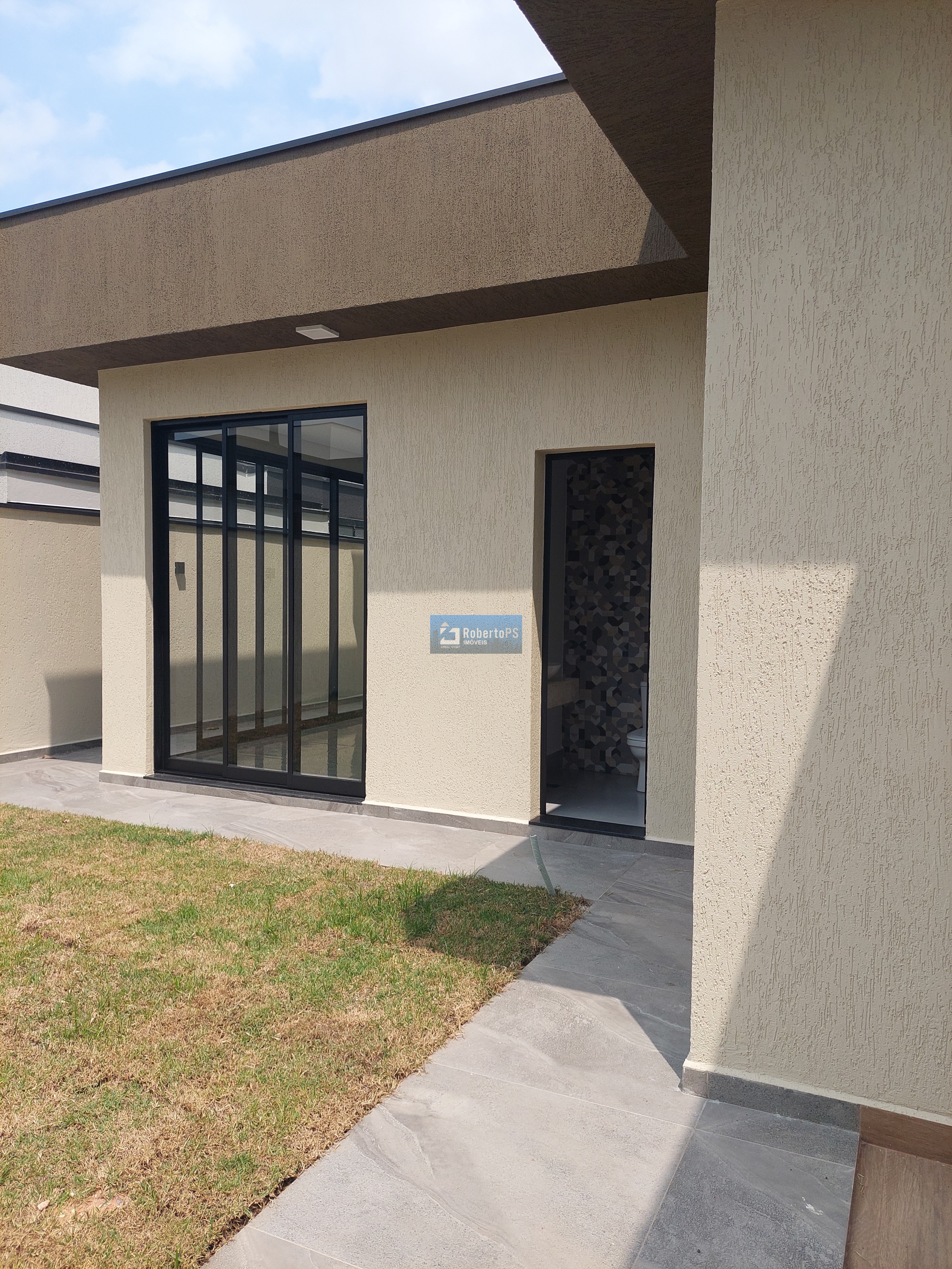 Maravilhosa casa para permuta no condomínio fechado Terras do Vale com total segurança e recém construída