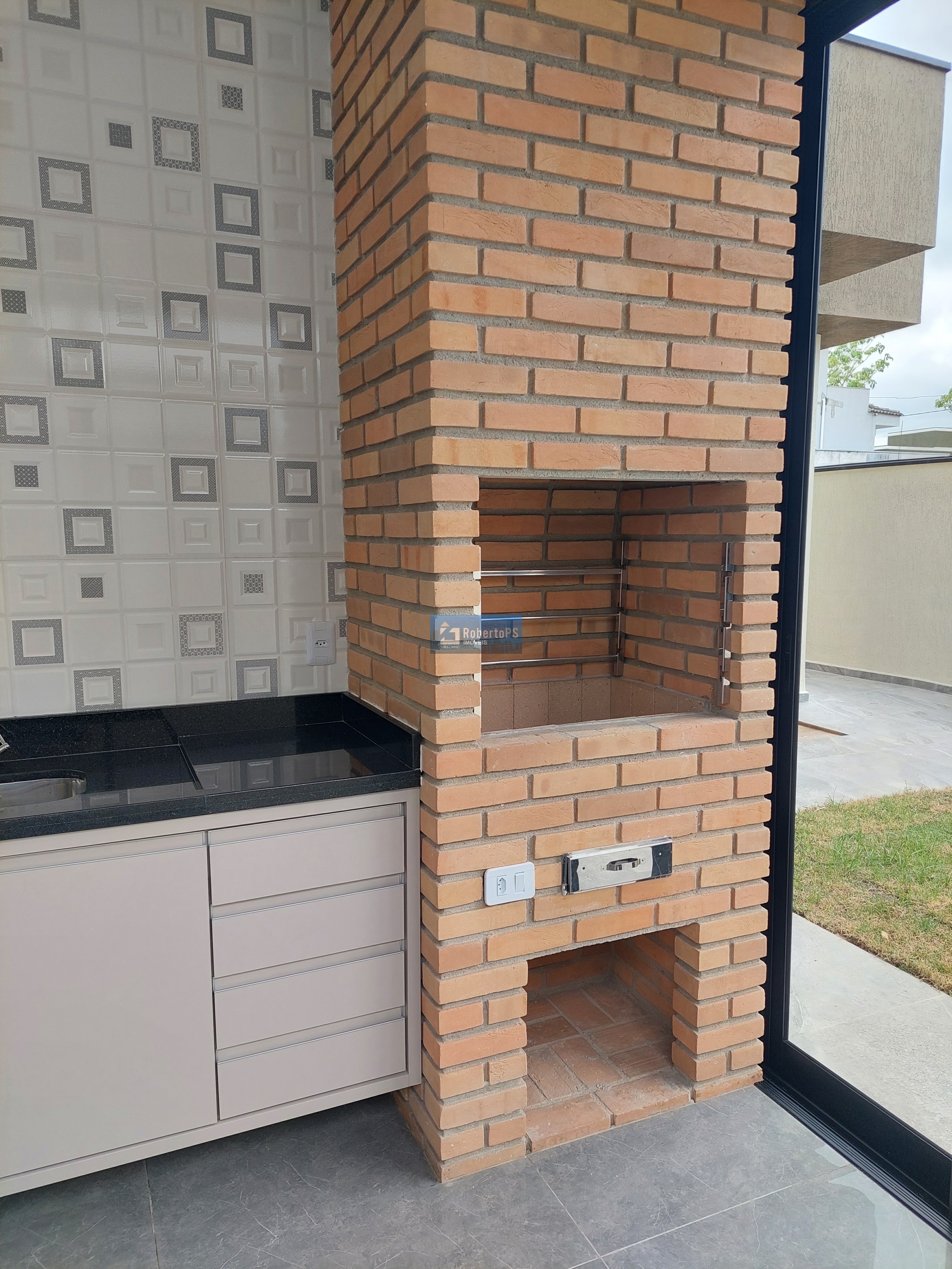 Maravilhosa casa para permuta no condomínio fechado Terras do Vale com total segurança e recém construída